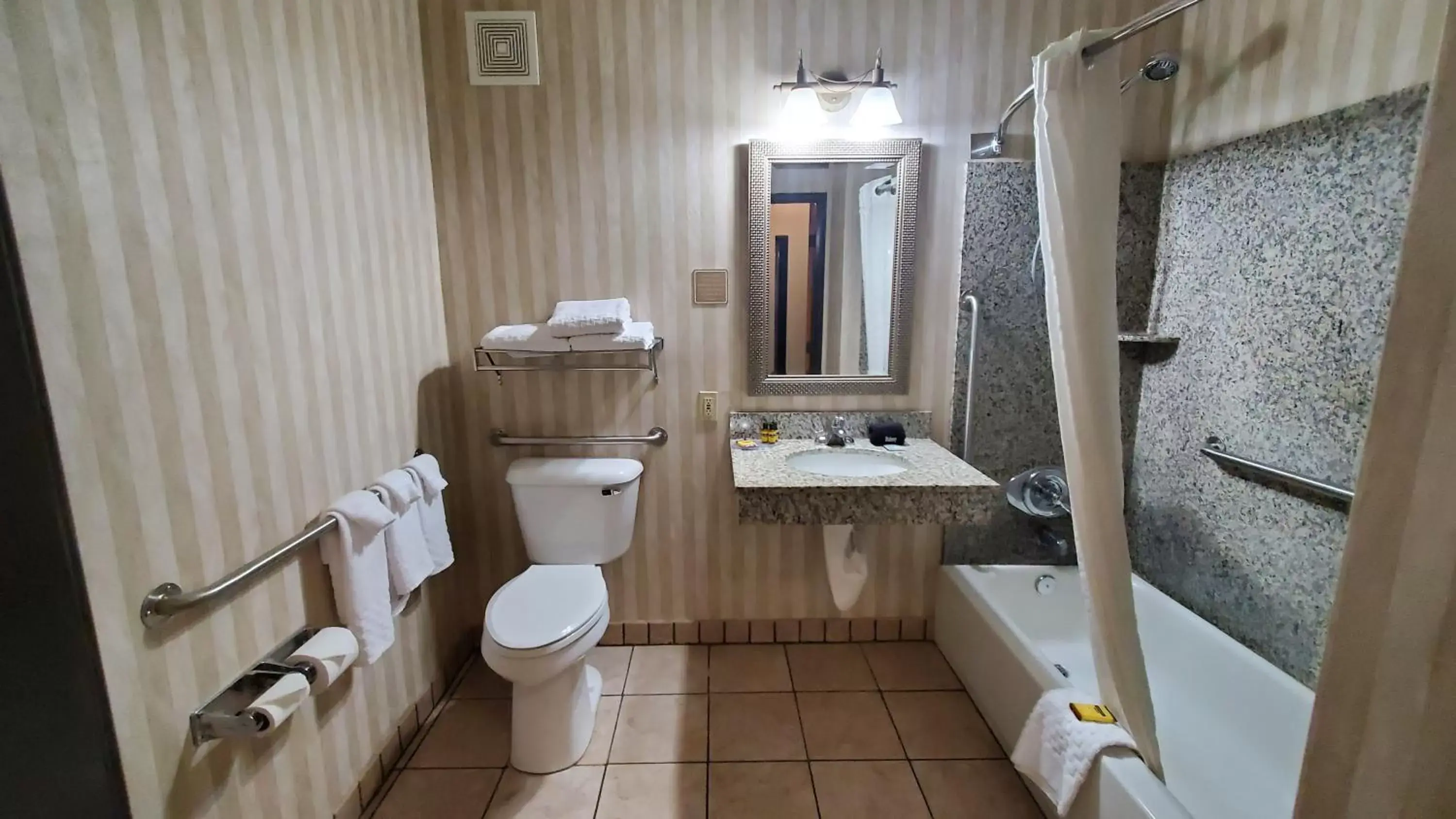 Bathroom in Best Western Plus Ellensburg Hotel