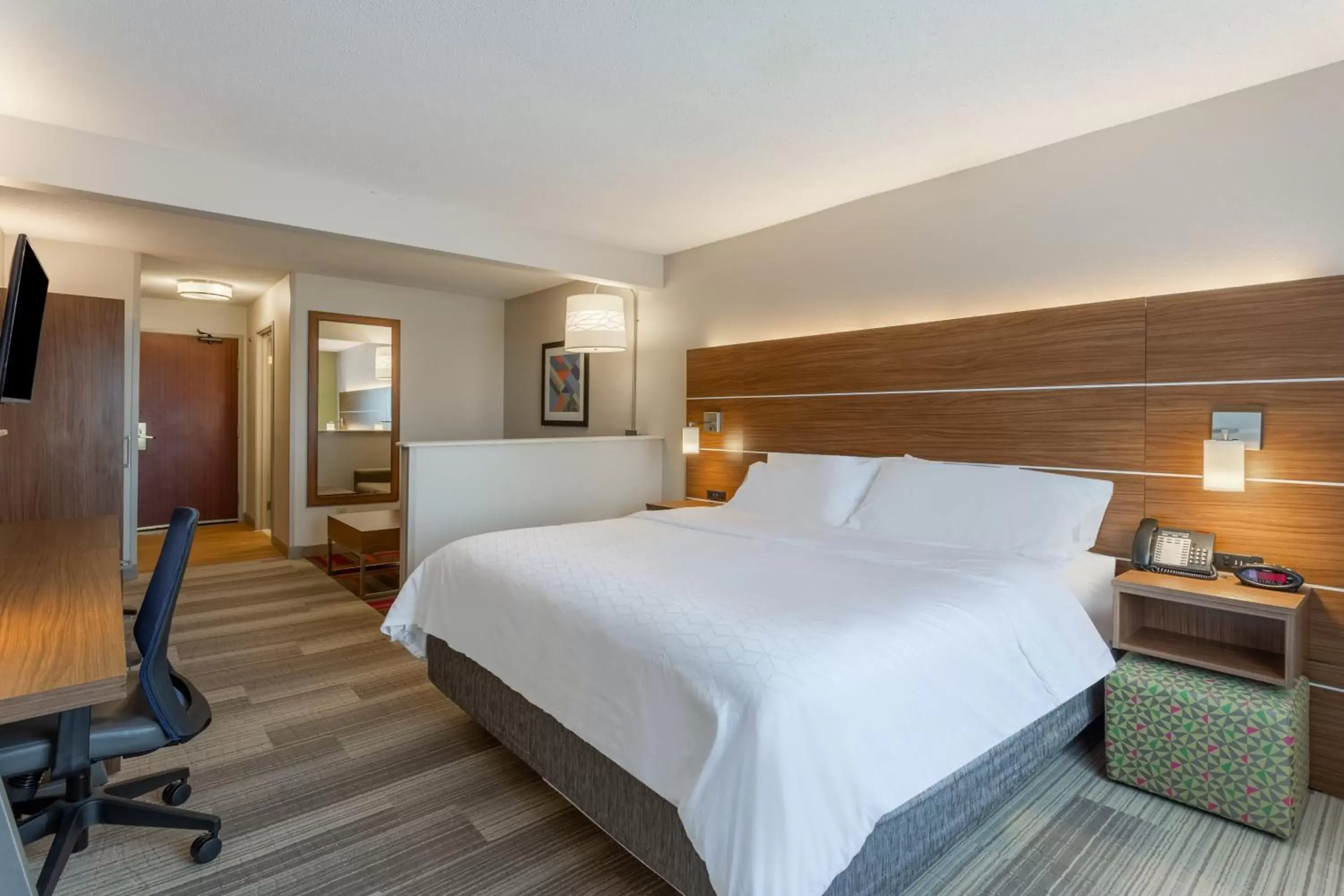 Photo of the whole room, Bed in Holiday Inn Express Hotel & Suites Burlington, an IHG Hotel