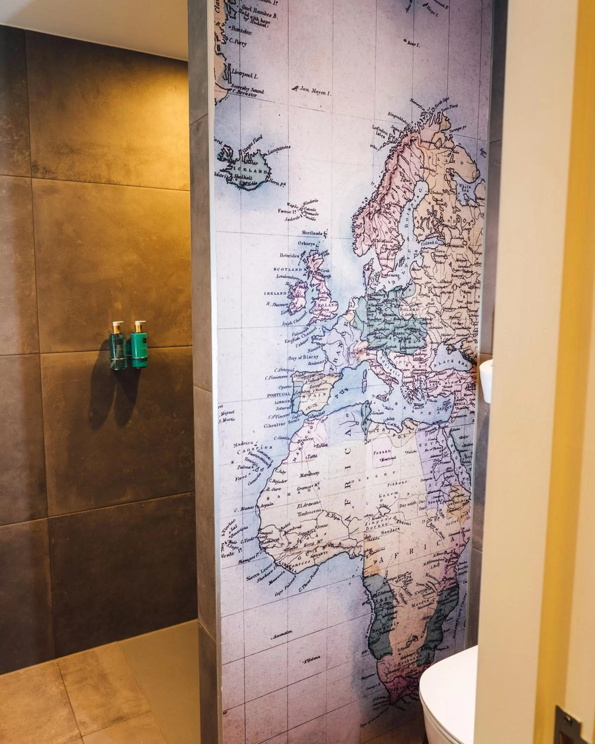 Bathroom in Oldschool Hotel