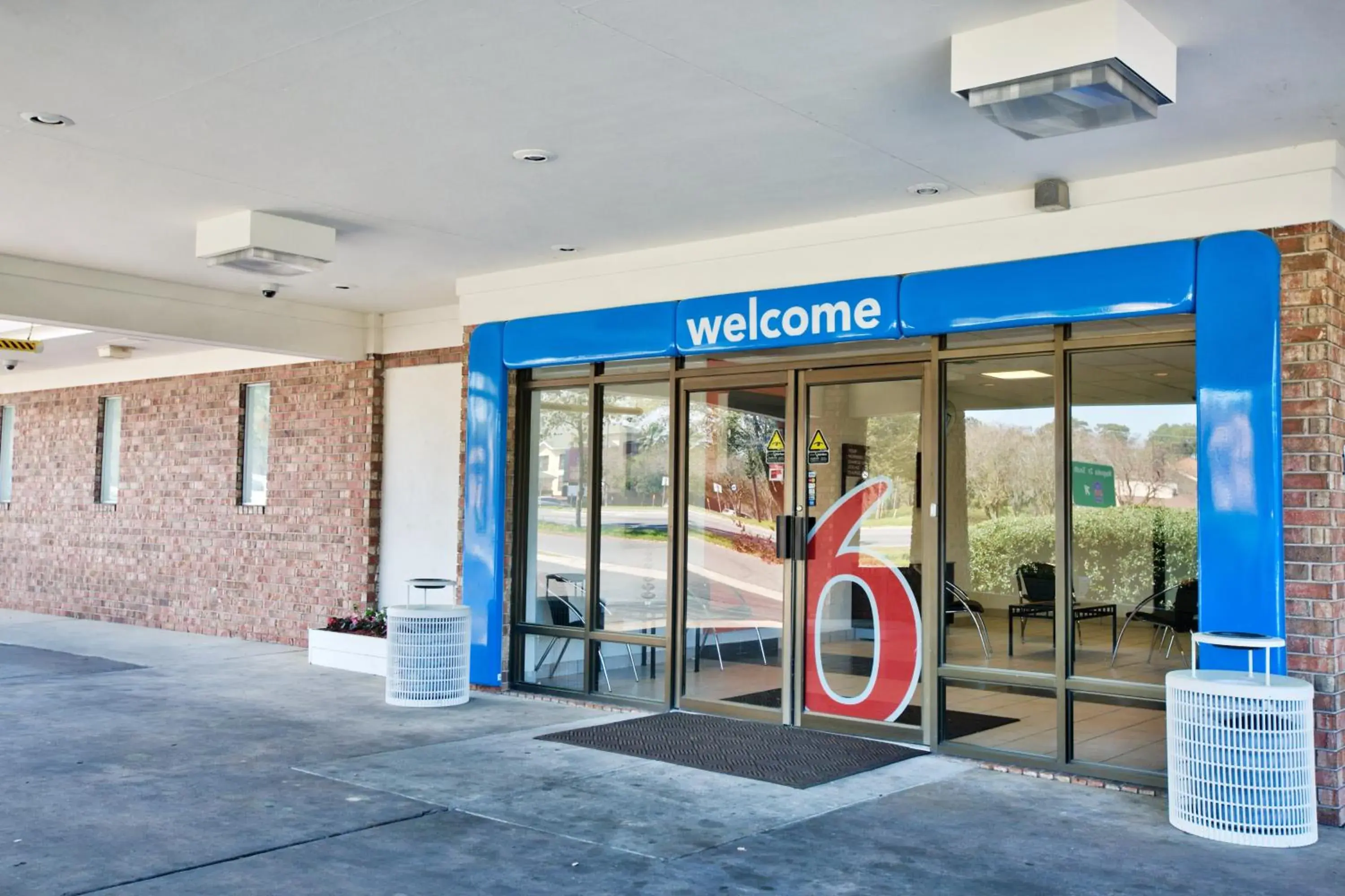 Facade/entrance in Motel 6-Tallahassee, FL - Downtown
