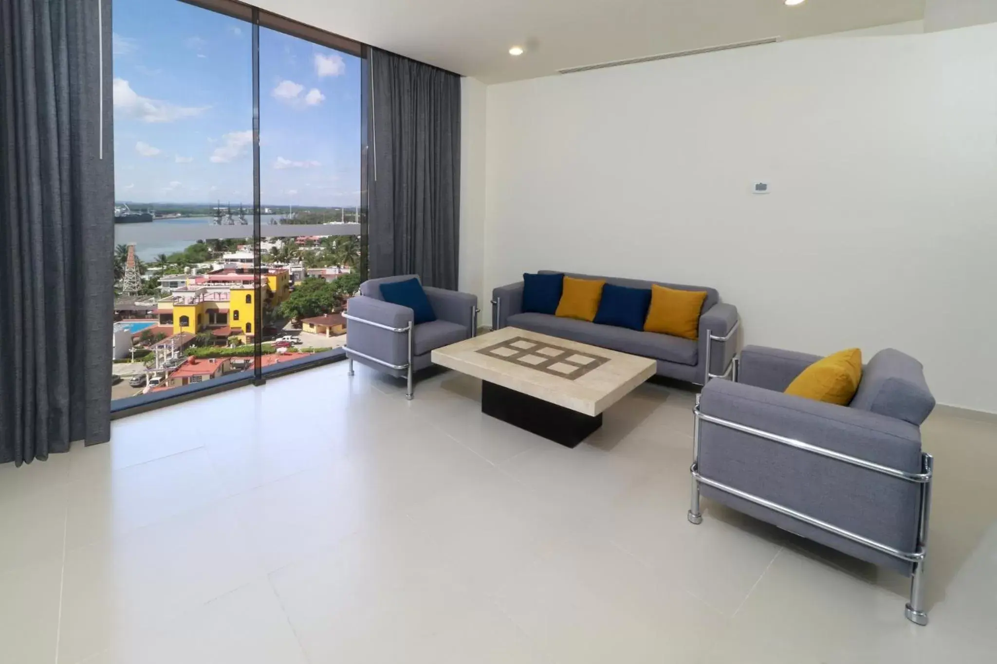 Bedroom, Seating Area in Holiday Inn Tuxpan - Convention Center, an IHG Hotel