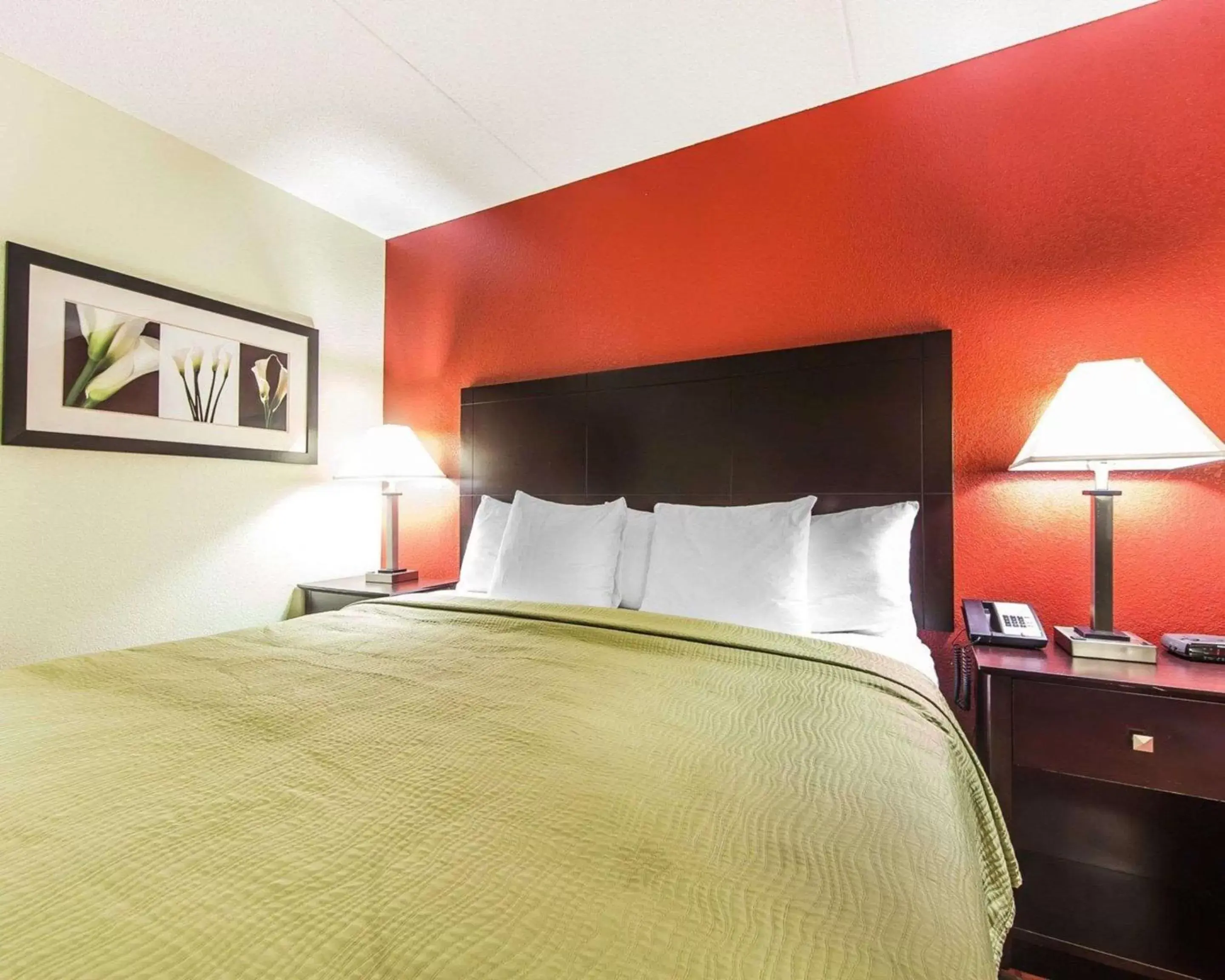 Photo of the whole room, Bed in Quality Inn West I - 75 Photo of the whole room, Bed in Quality Inn West I - 75