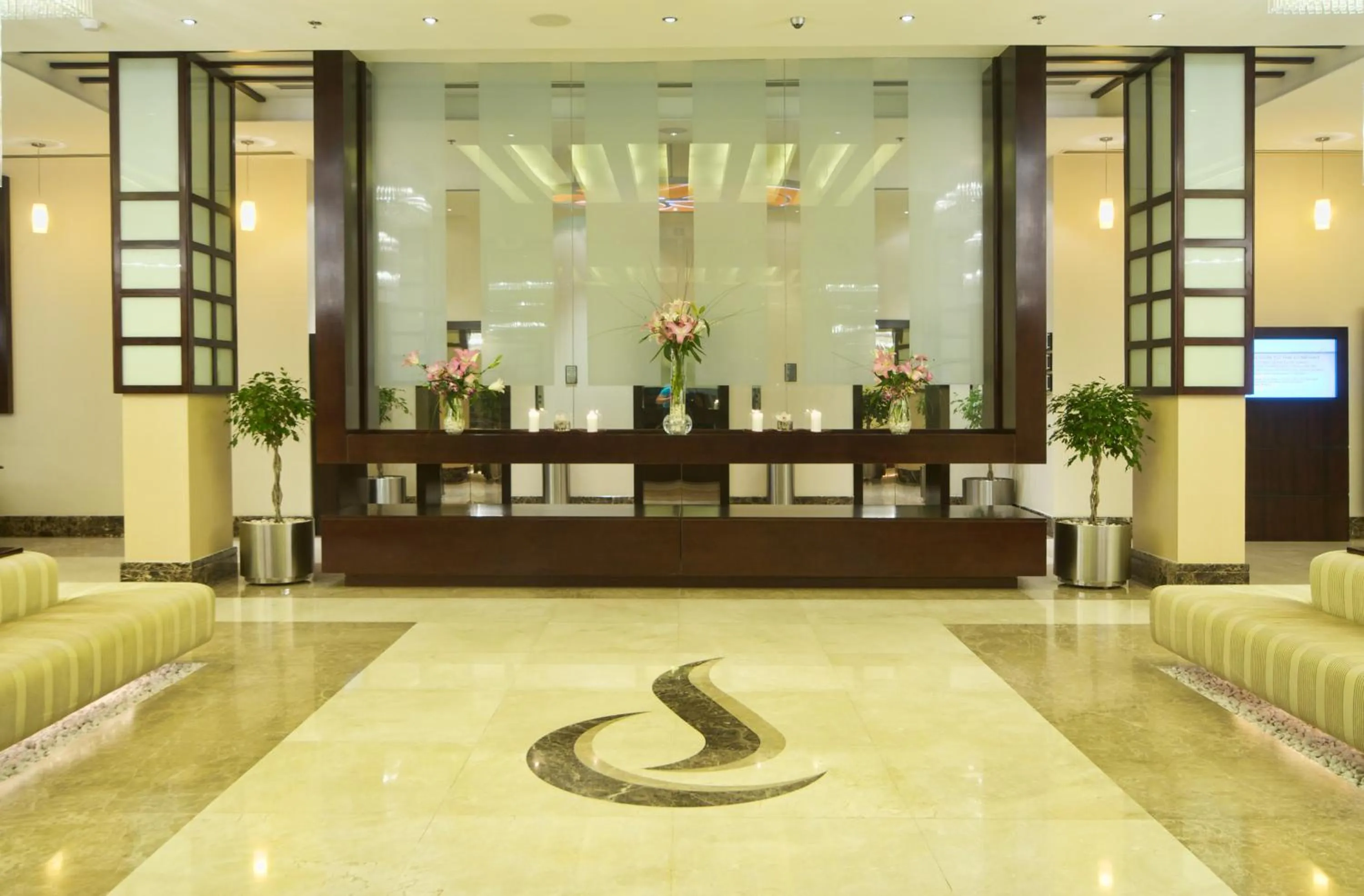 Lobby or reception in City Seasons Hotel & Suites Muscat