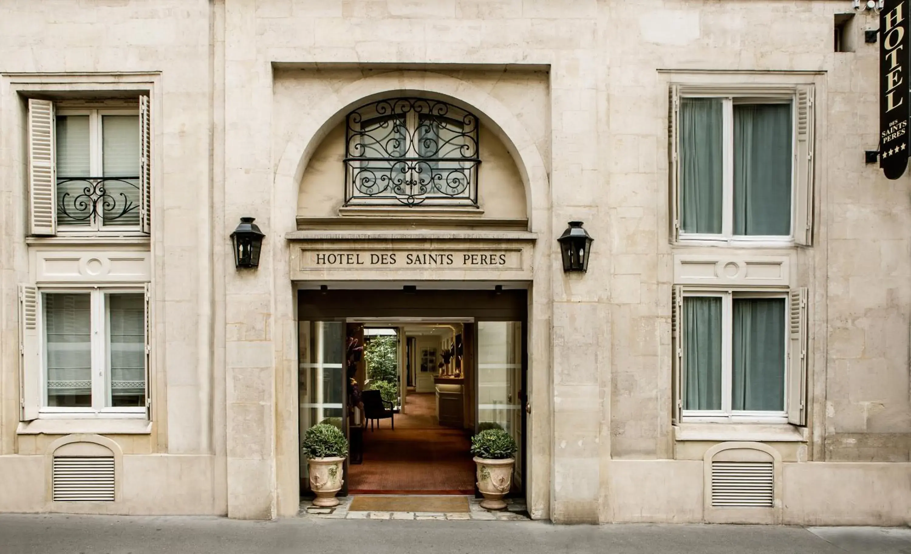 Property building in Hôtel des Saints Pères - Esprit de France