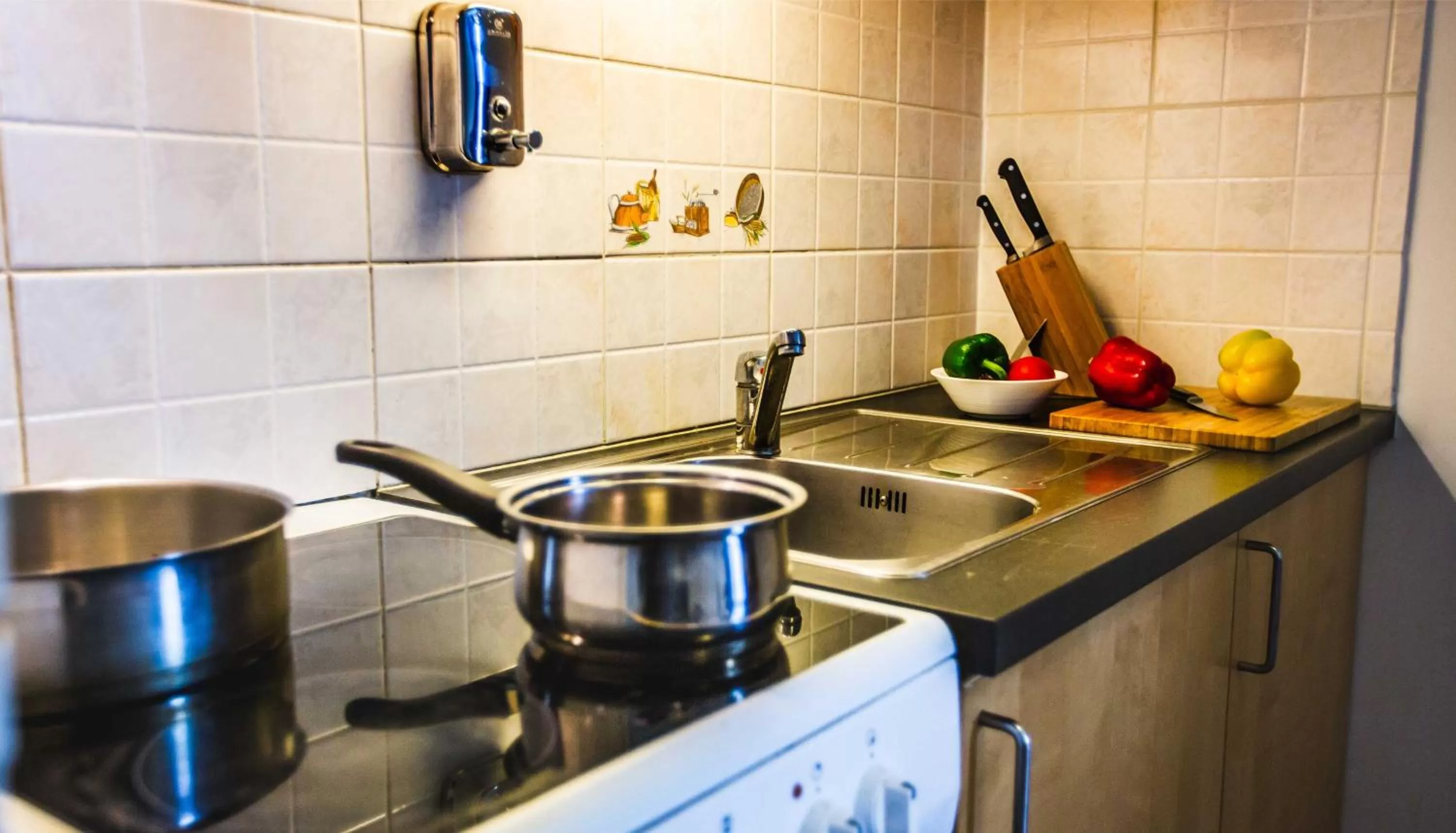 Kitchen or kitchenette in Central City Apartments