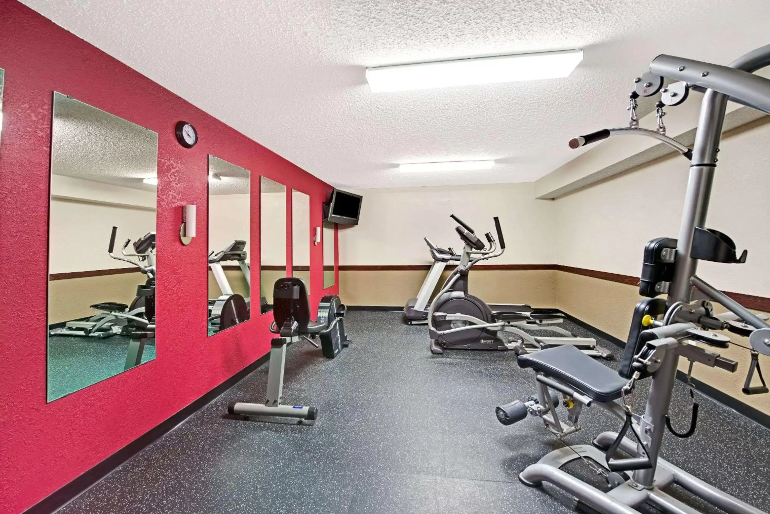 Fitness centre/facilities, Fitness Center/Facilities in Ramada by Wyndham Columbus Hotel & Conference Center