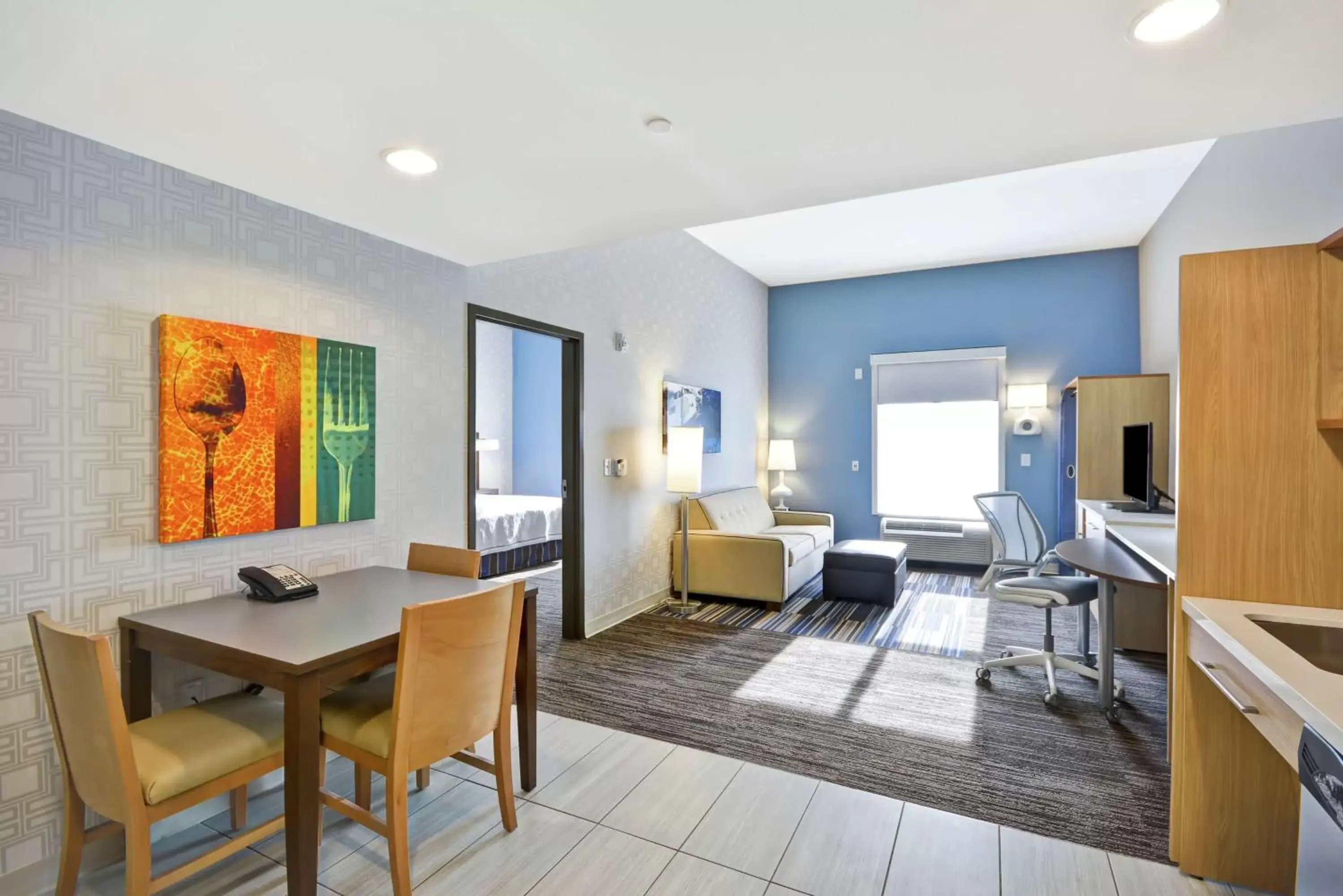 Living room, Seating Area in Home2 Suites By Hilton St. Simons Island