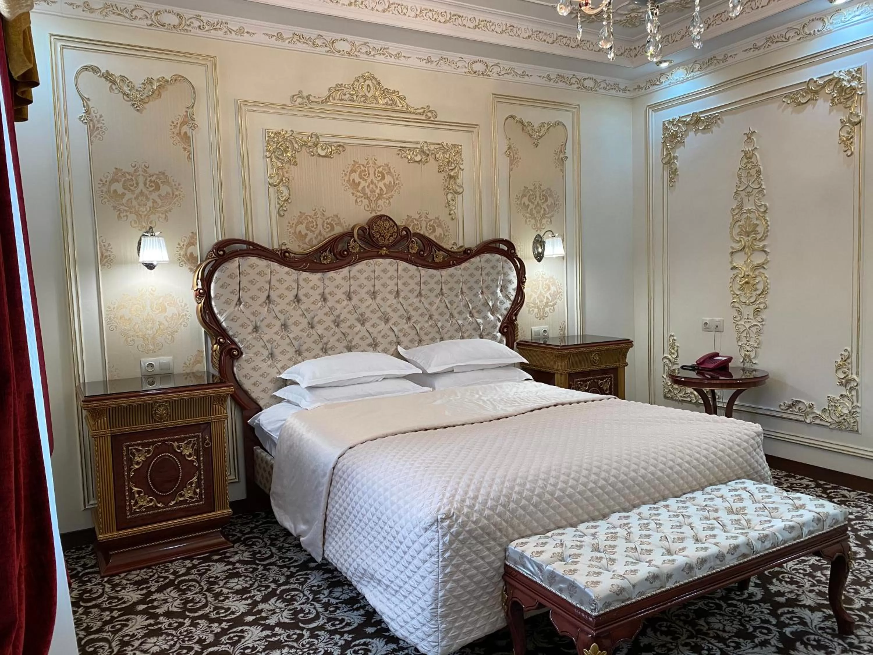 Bed in Lion Hotel