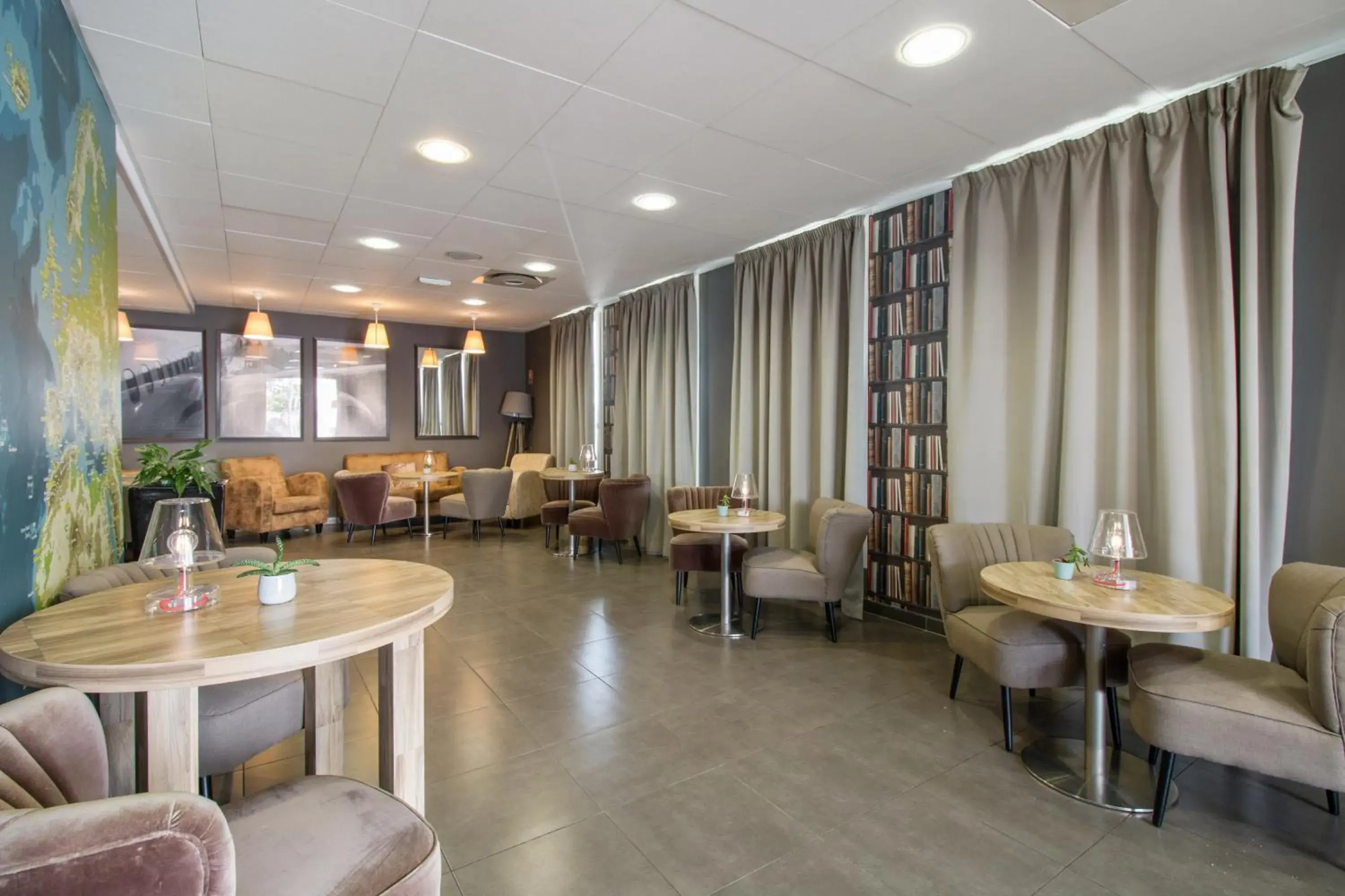 Lounge or bar, Restaurant/Places to Eat in Appart'City Confort Le Bourget - Aeroport