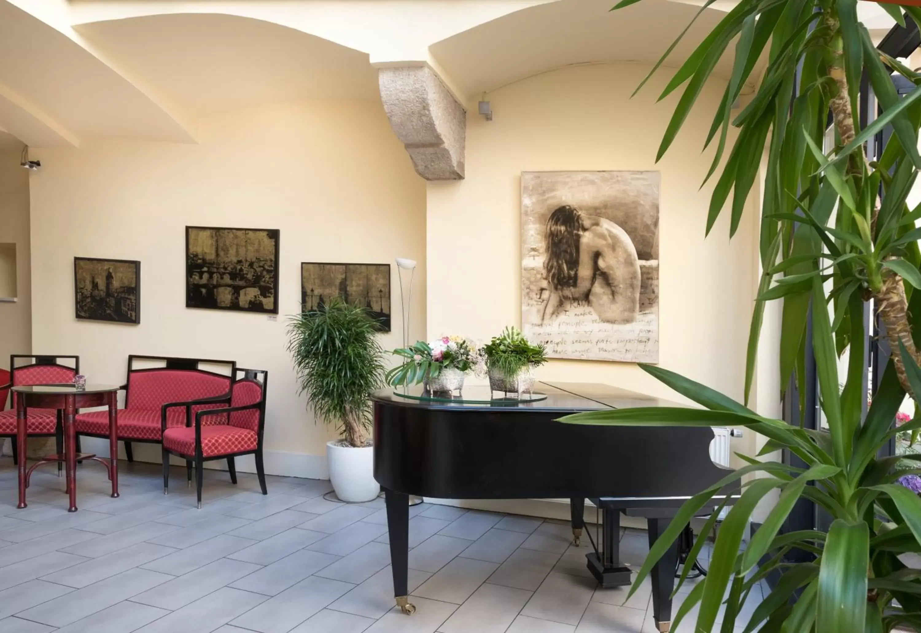 Seating area in Hotel Leonardo & Bookquet Prague