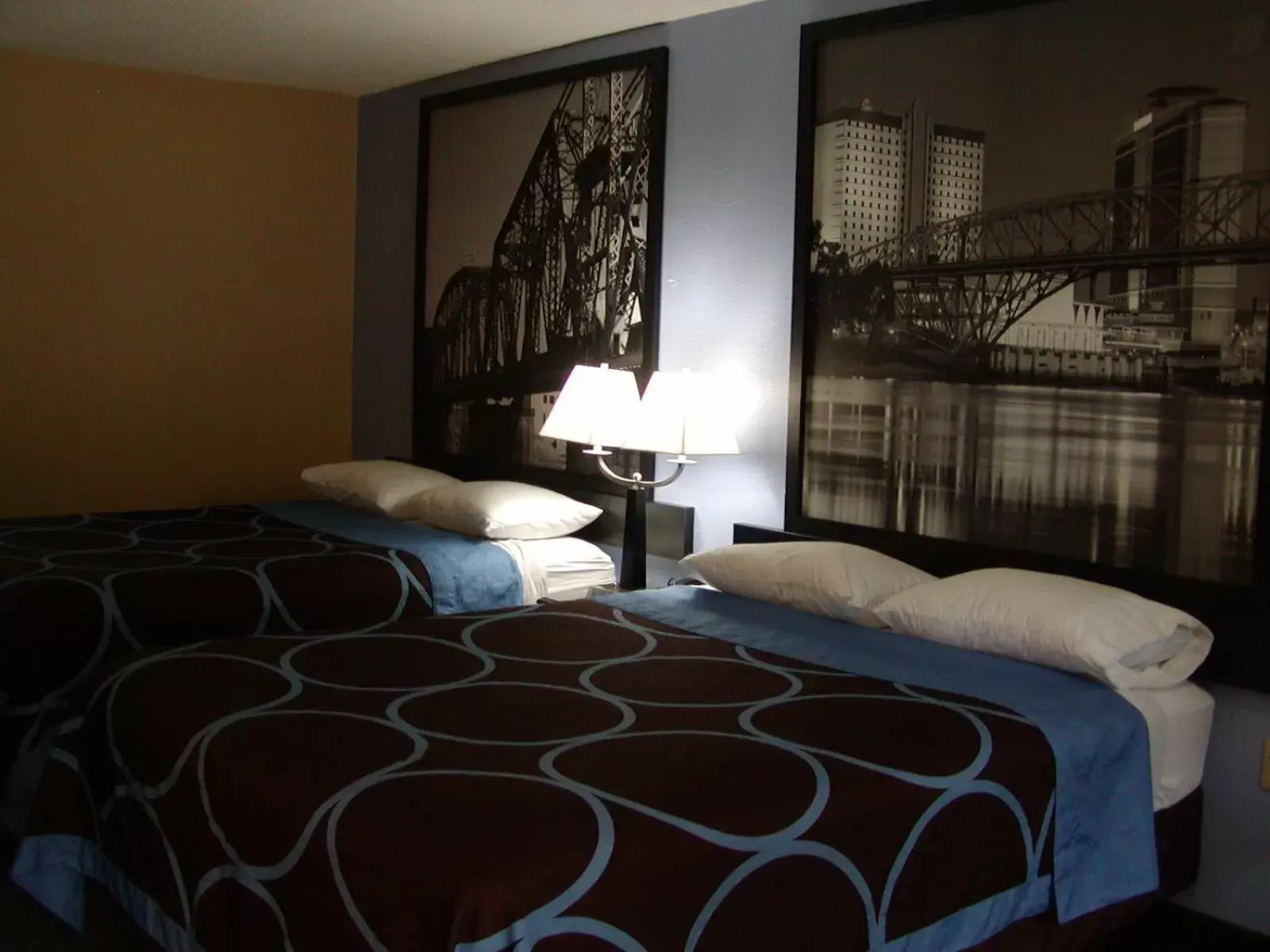 Bedroom, Bed in Super 8 by Wyndham Bossier City/Shreveport Area