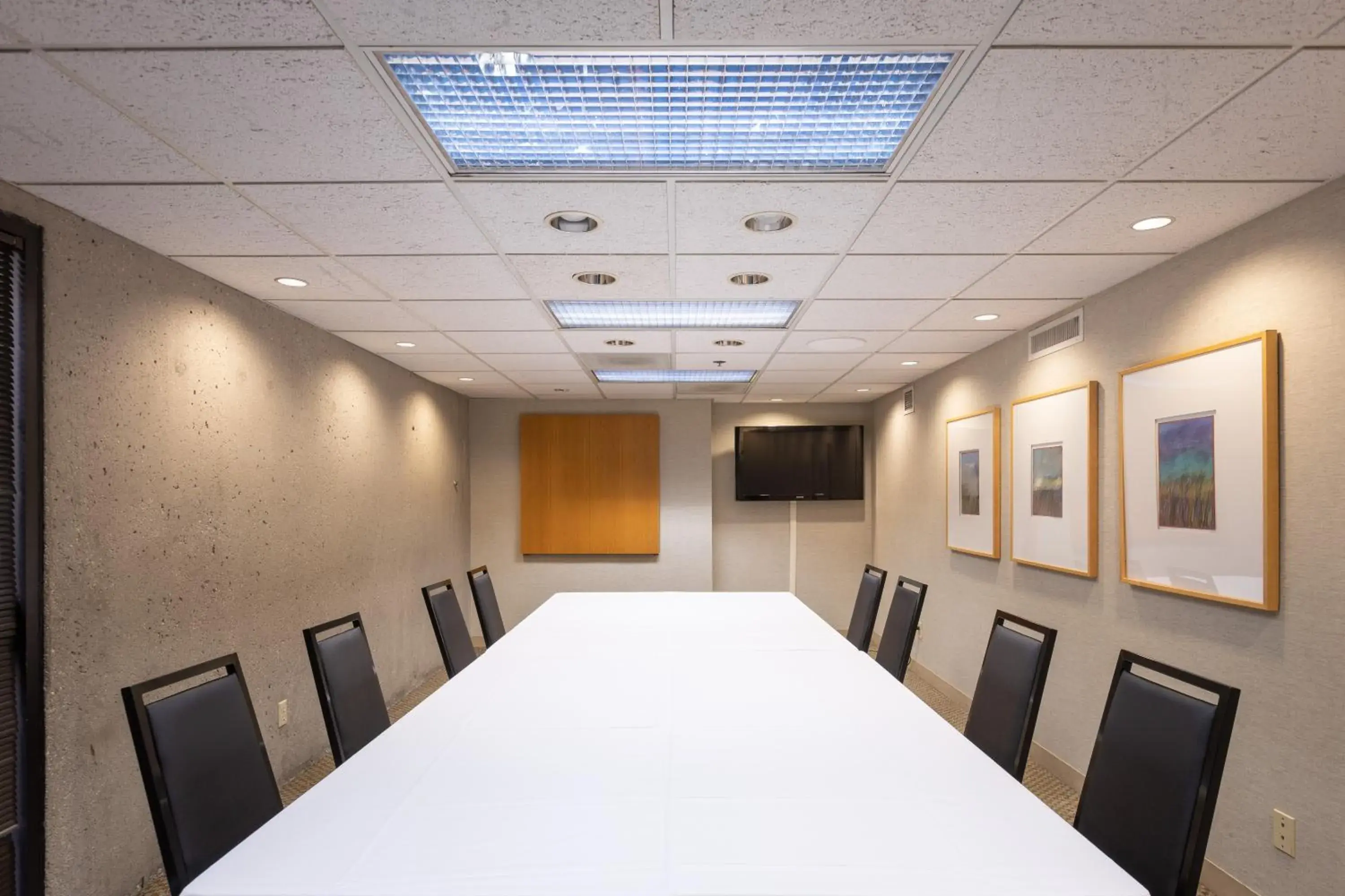 Meeting/conference room in Gateway Hotel and Conference Center