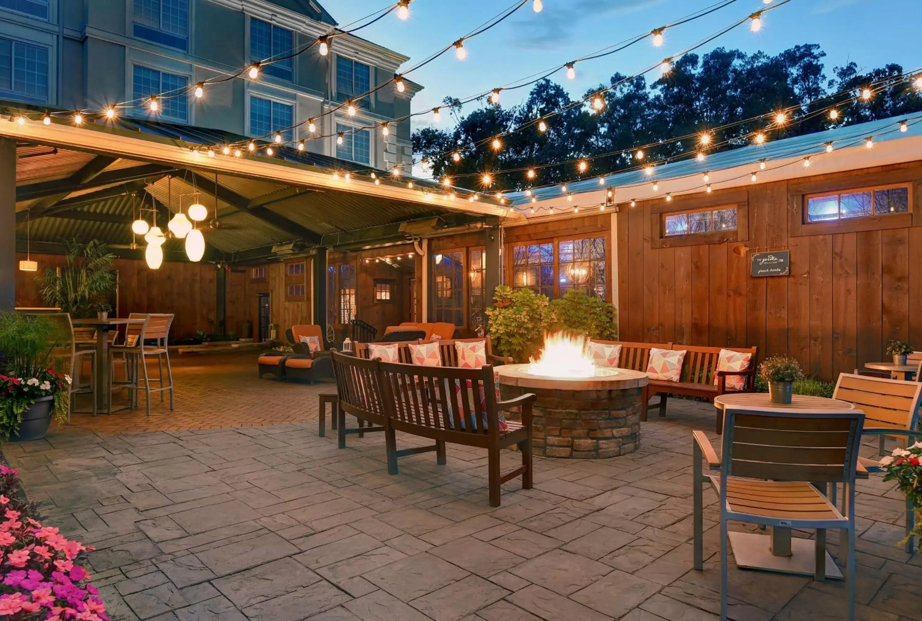 Patio, Restaurant/Places to Eat in Hilton Garden Inn Hamilton