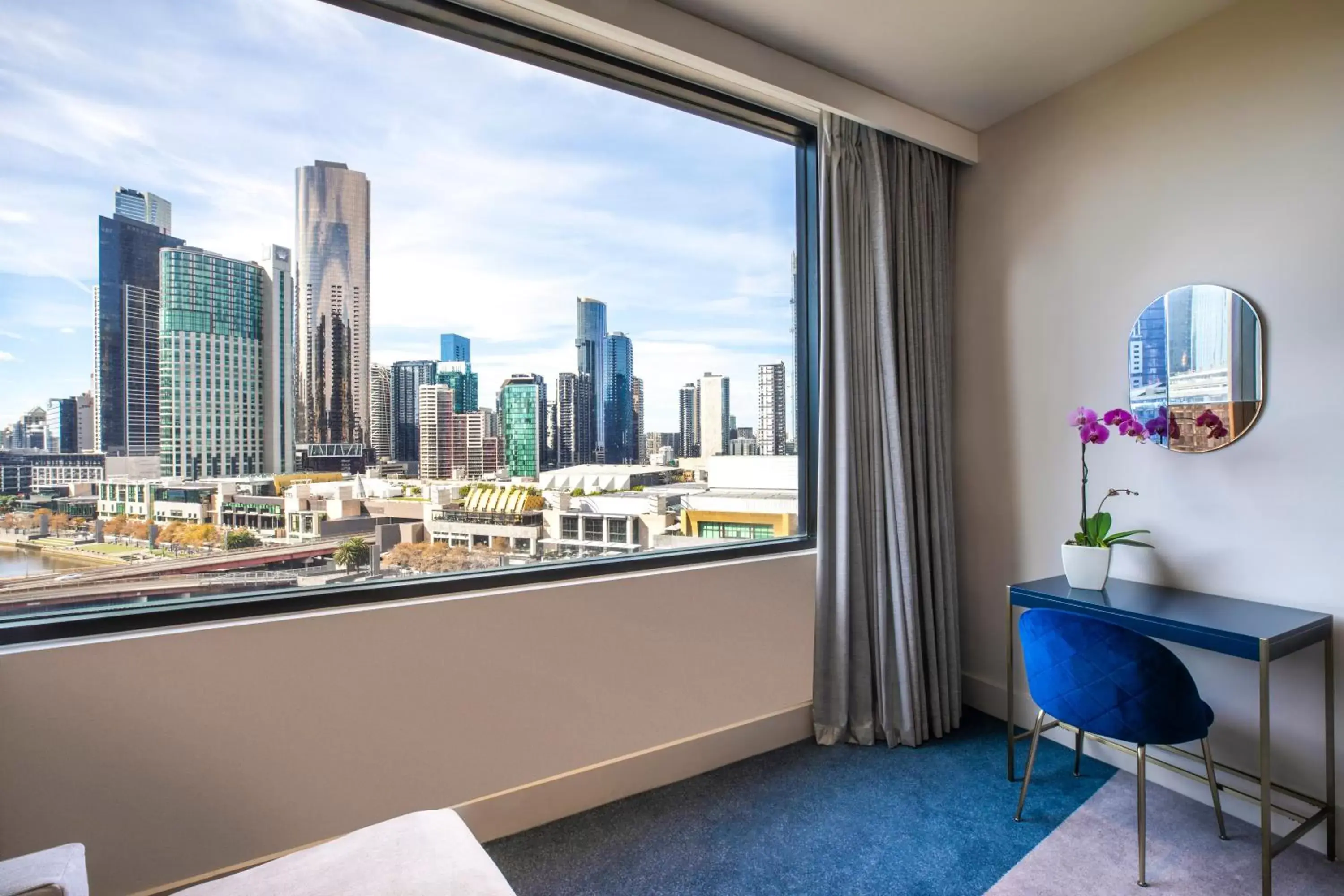 Living room in Crowne Plaza Melbourne, an IHG Hotel