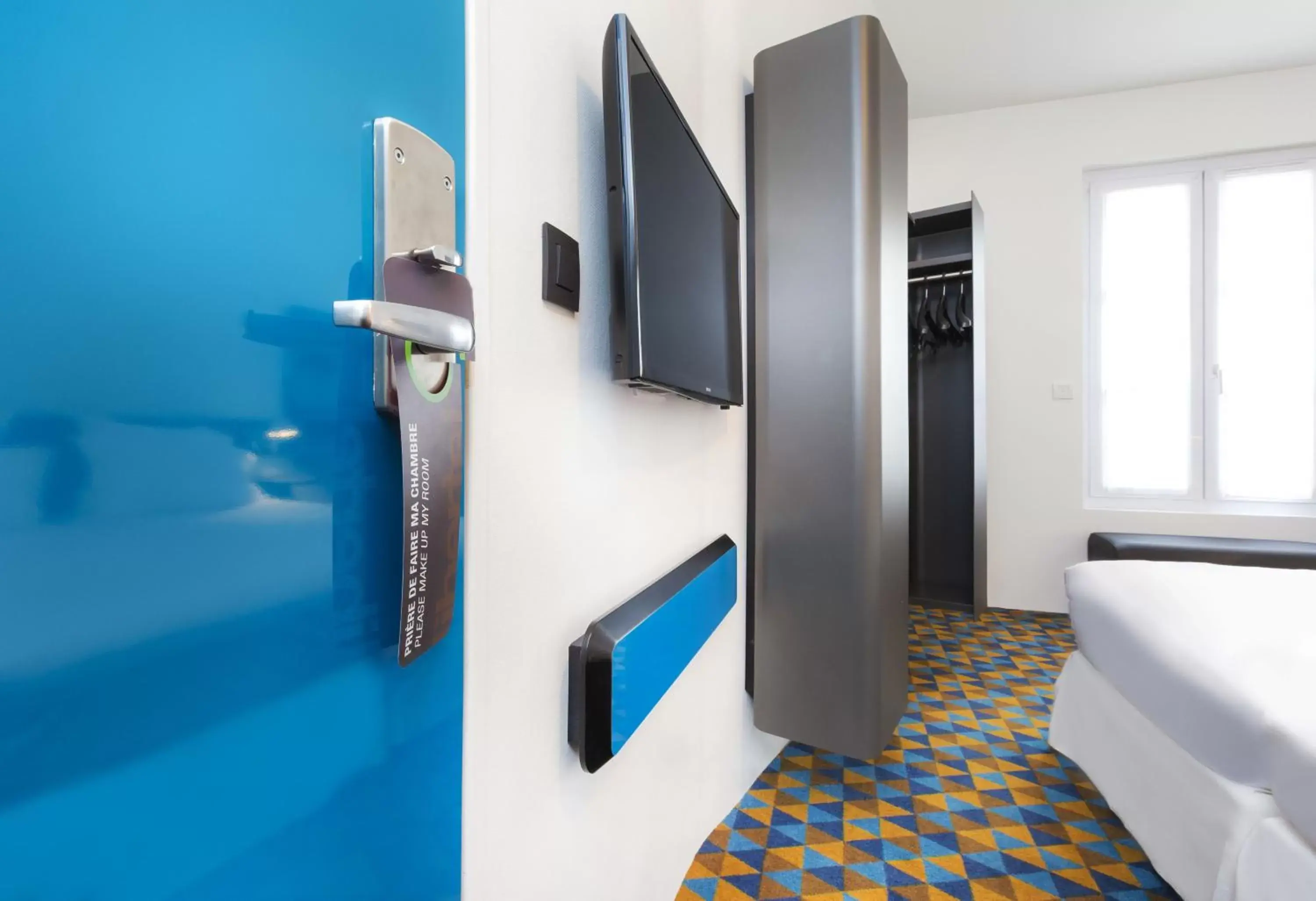 Photo of the whole room, Bed in Libertel Montmartre Opéra Photo of the whole room, Bed in Libertel Montmartre Opéra