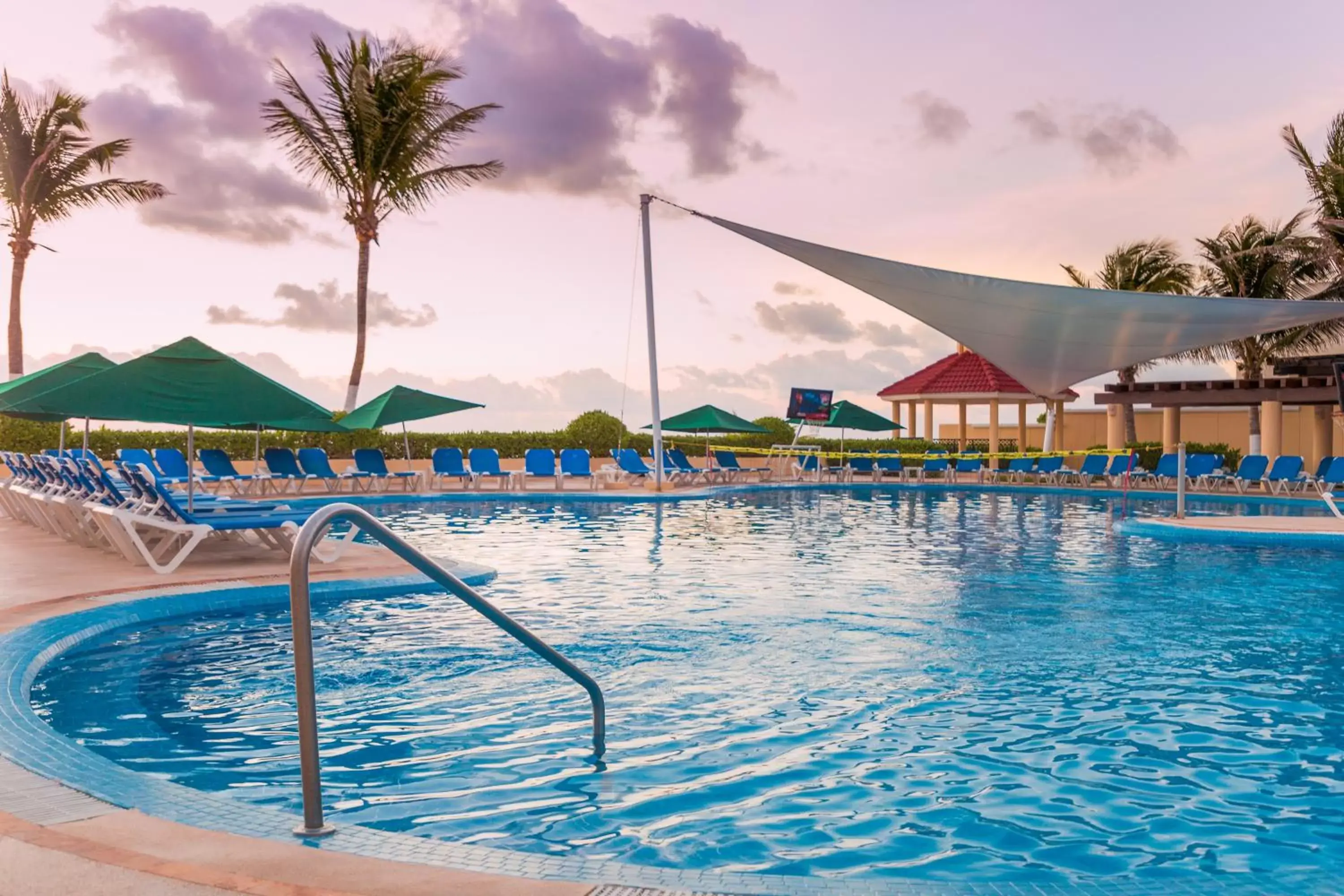 Pool view, Swimming Pool in GR Solaris Cancun All Inclusive