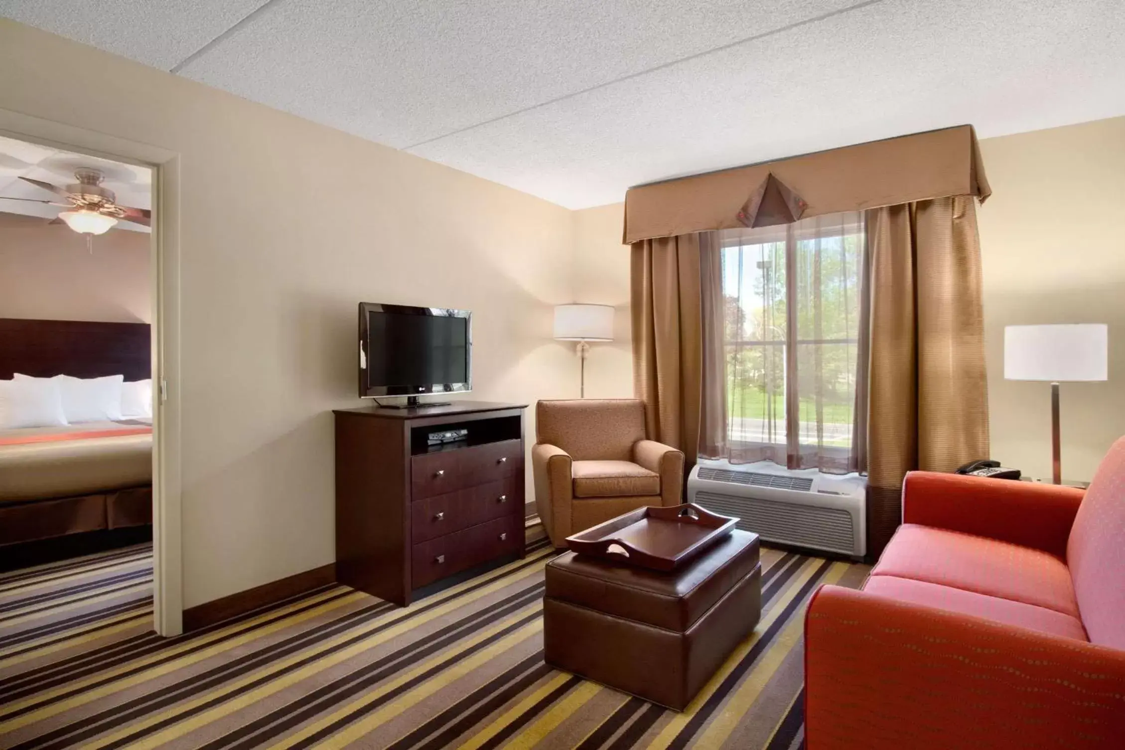 Living room, TV/Entertainment Center in Homewood Suites by Hilton Rochester/Greece, NY