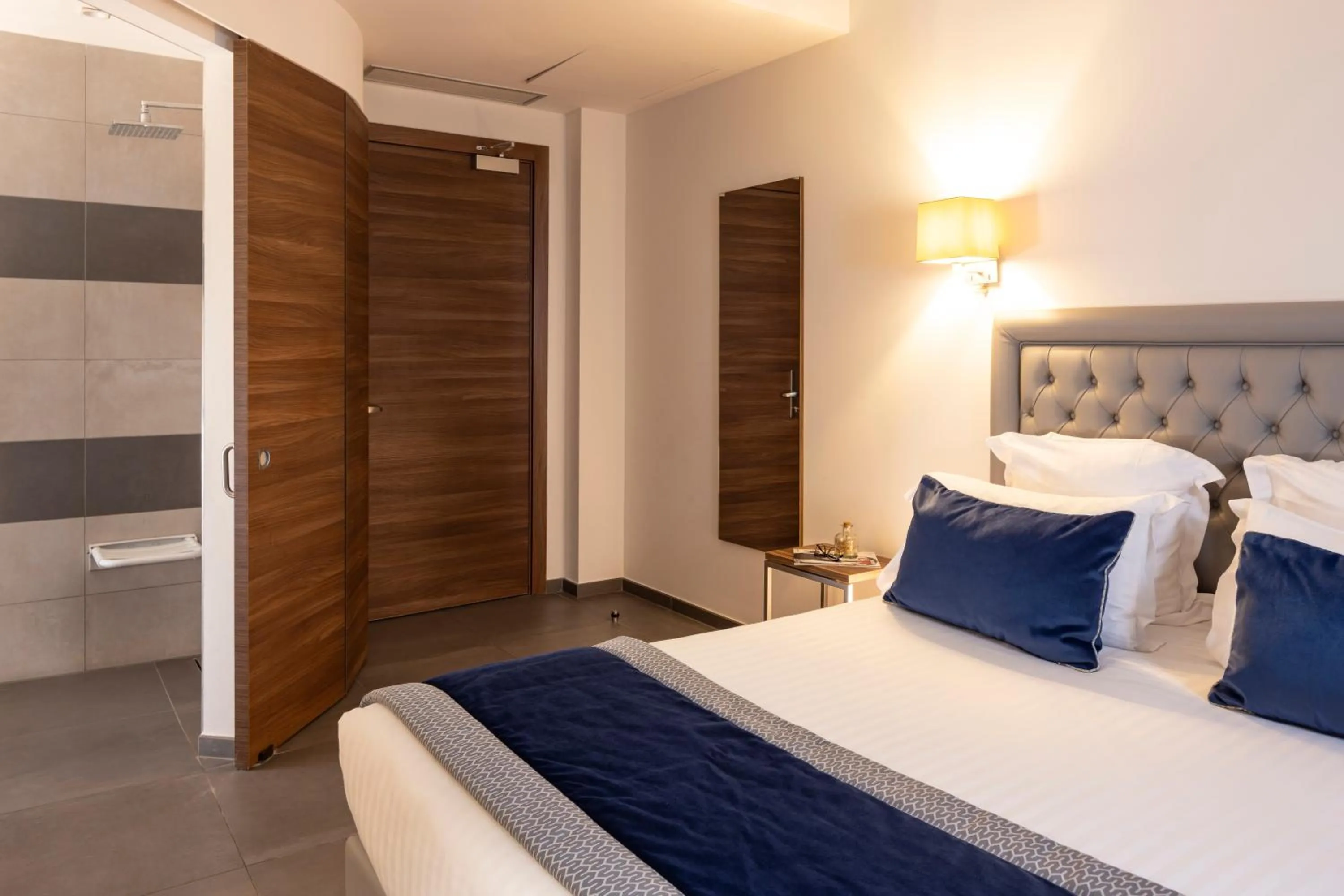 Bed in Hôtel Nice Azur Riviera