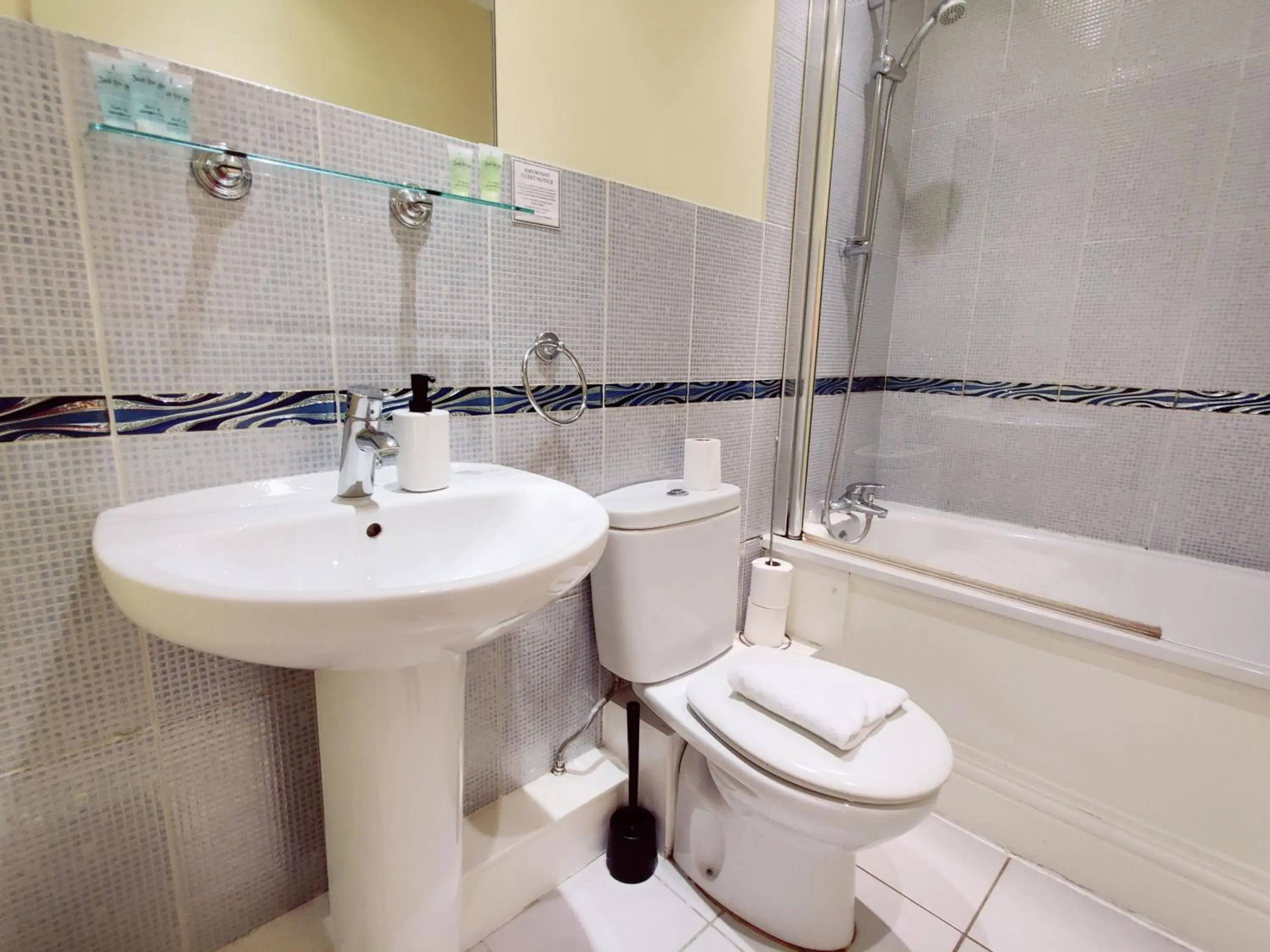 Bathroom in Wentworth House - Free Parking