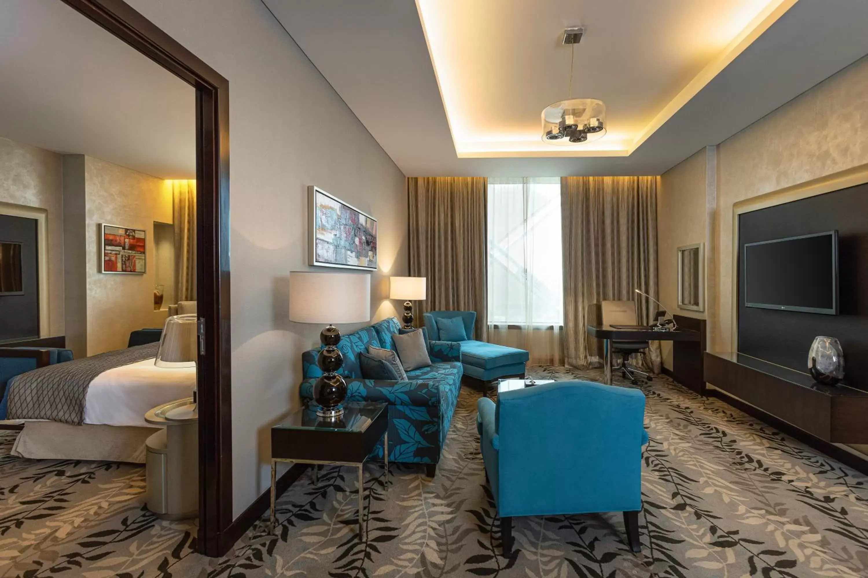 Bedroom, Seating Area in Crowne Plaza Riyadh - RDC Hotel & Convention, an IHG Hotel