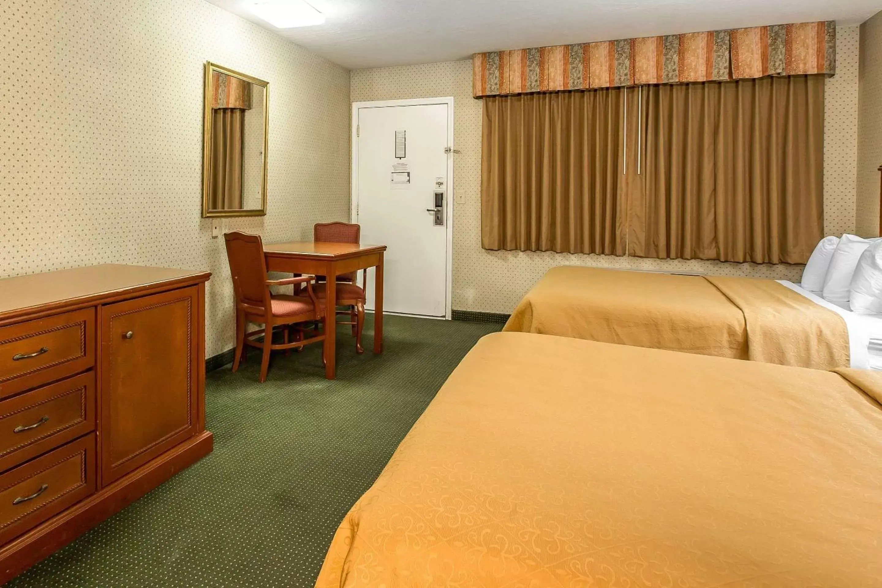 Photo of the whole room, Bed in Quality Inn Near China Lake Naval Station