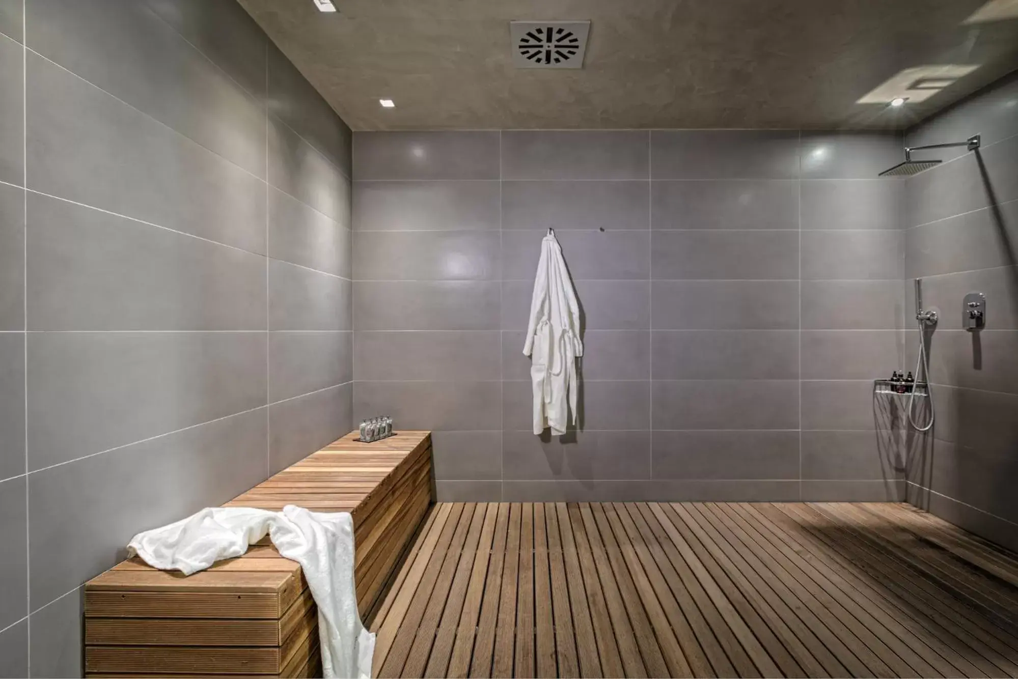 Fitness centre/facilities, Bathroom in Porto Palace Hotel Thessaloniki