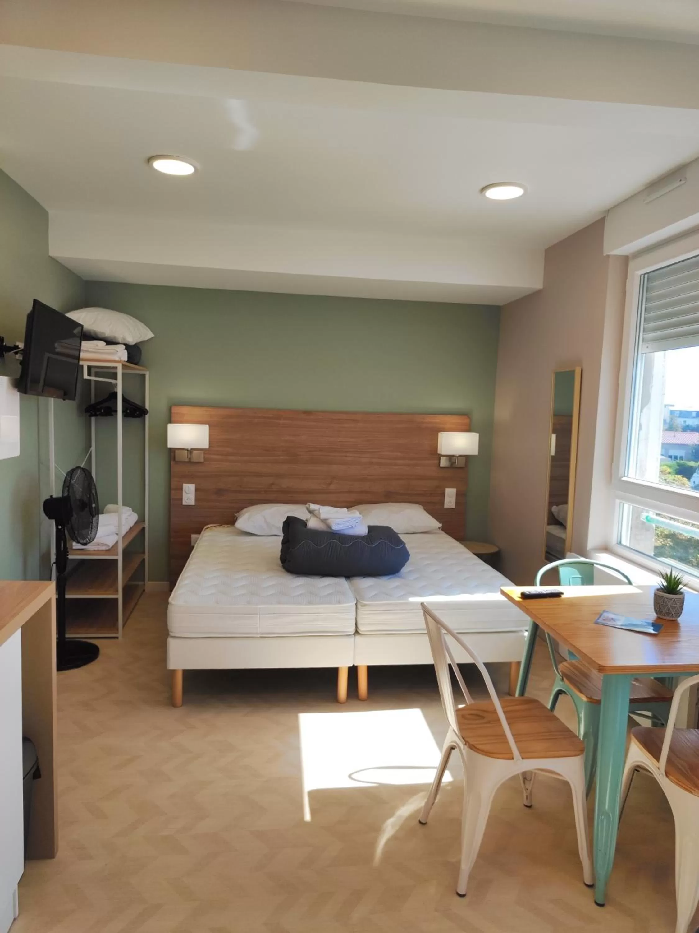 Photo of the whole room, Bed in Hotel de la Terrasse