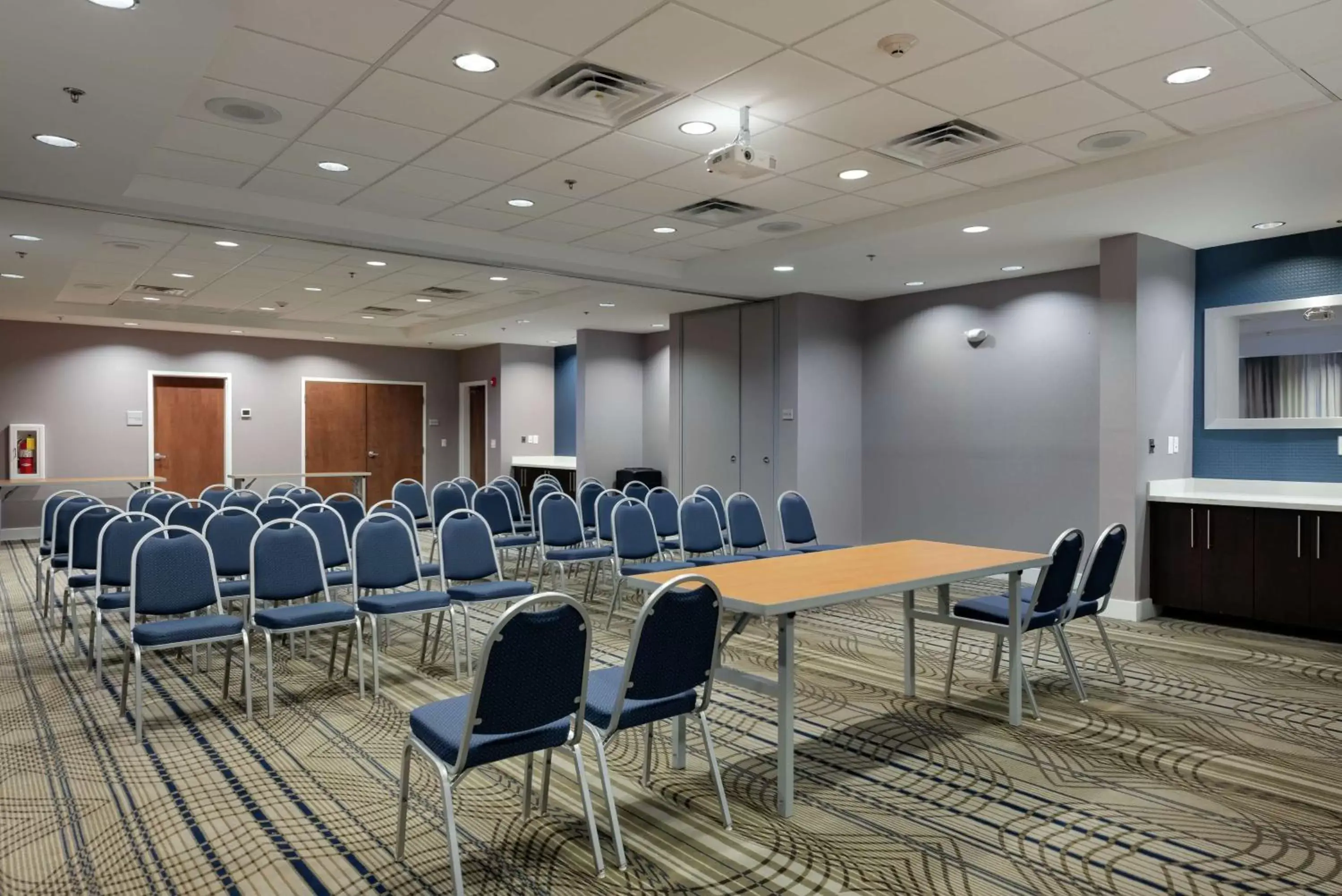 Meeting/conference room in Hampton Inn Emerson - Lakepoint, Ga