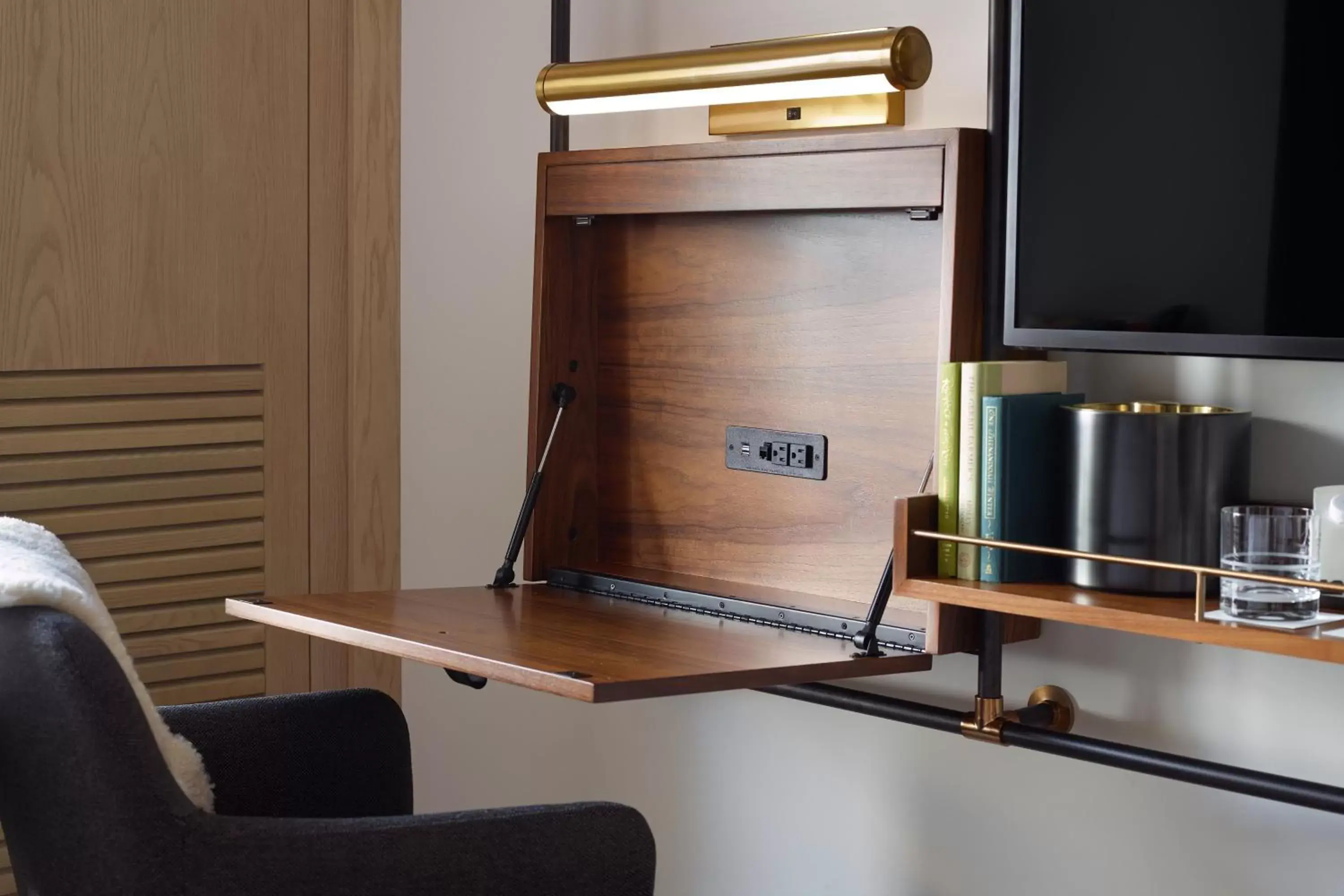 Deluxe King Room - Hearing Accessible in Bellyard, West Midtown Atlanta, a Tribute Portfolio Hotel Deluxe King Room - Hearing Accessible in Bellyard, West Midtown Atlanta, a Tribute Portfolio Hotel