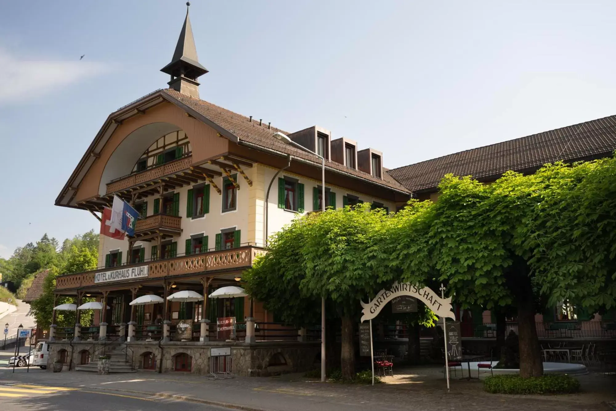 Facade/entrance, Property Building in FLÜHLI Hotel Kurhaus