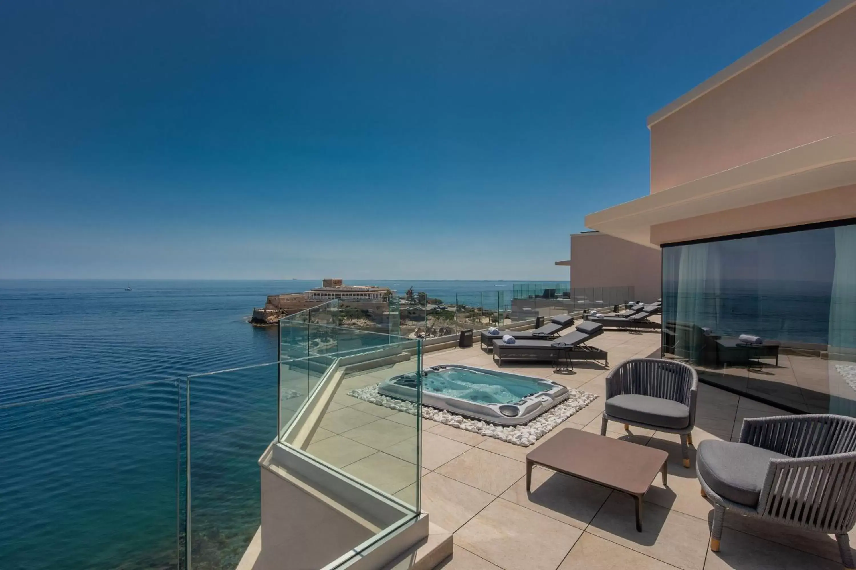 Photo of the whole room, Swimming Pool in The Westin Dragonara Resort, Malta