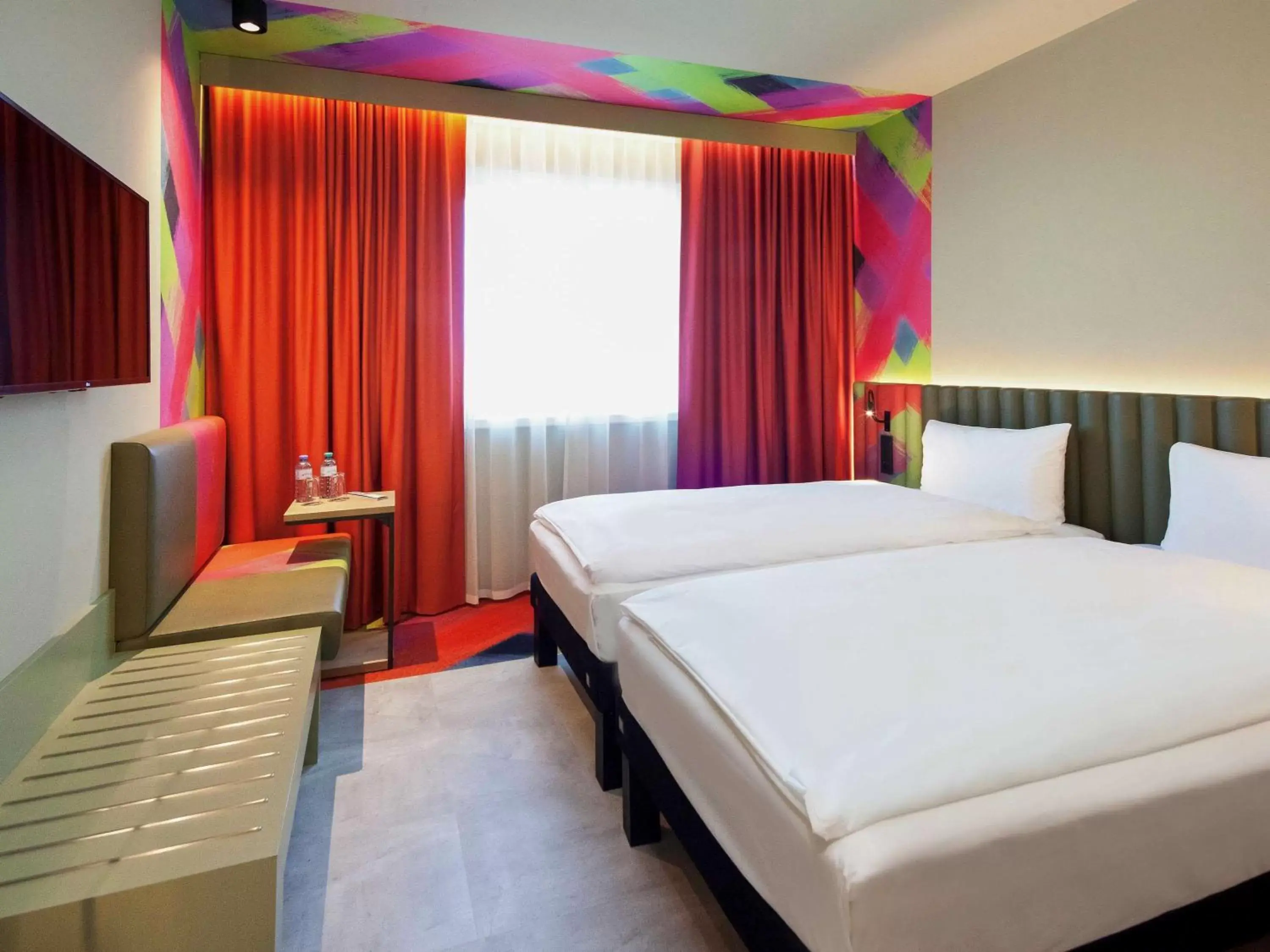 Photo of the whole room, Bed in ibis Styles Parndorf Neusiedler See