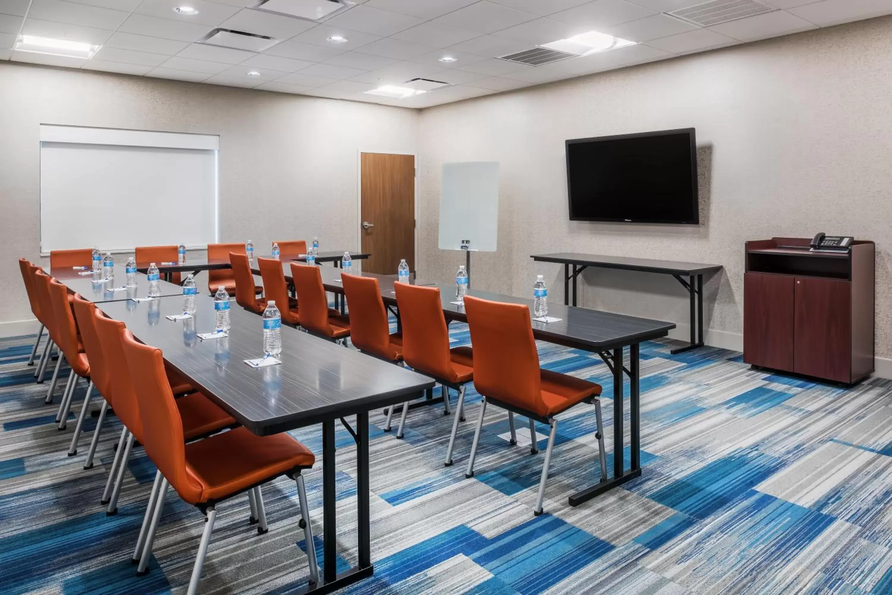 Meeting/conference room in Holiday Inn Express & Suites West Plains Southwest, an IHG Hotel