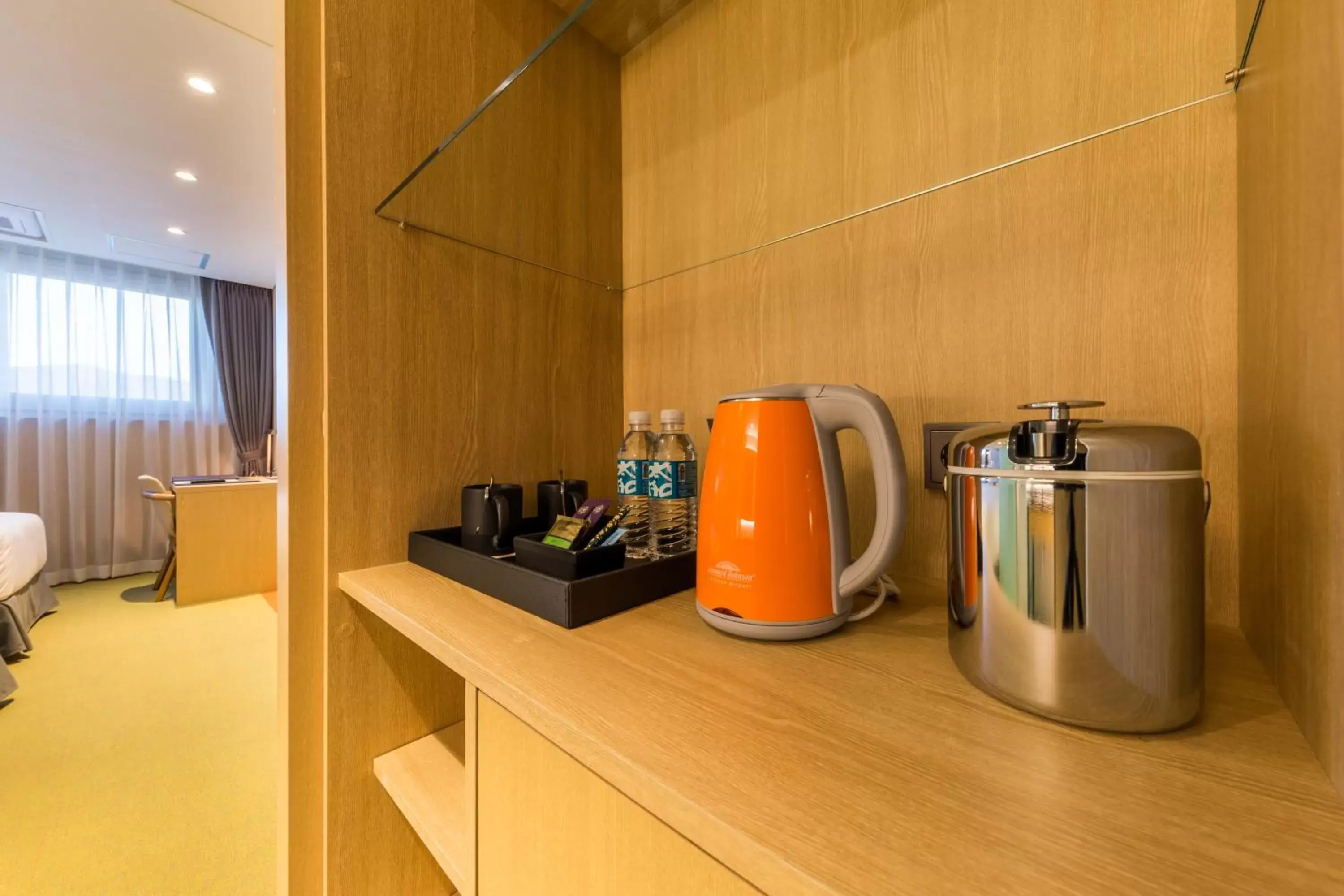 Coffee/tea facilities in Howard Johnson by Wyndham Incheon Airport