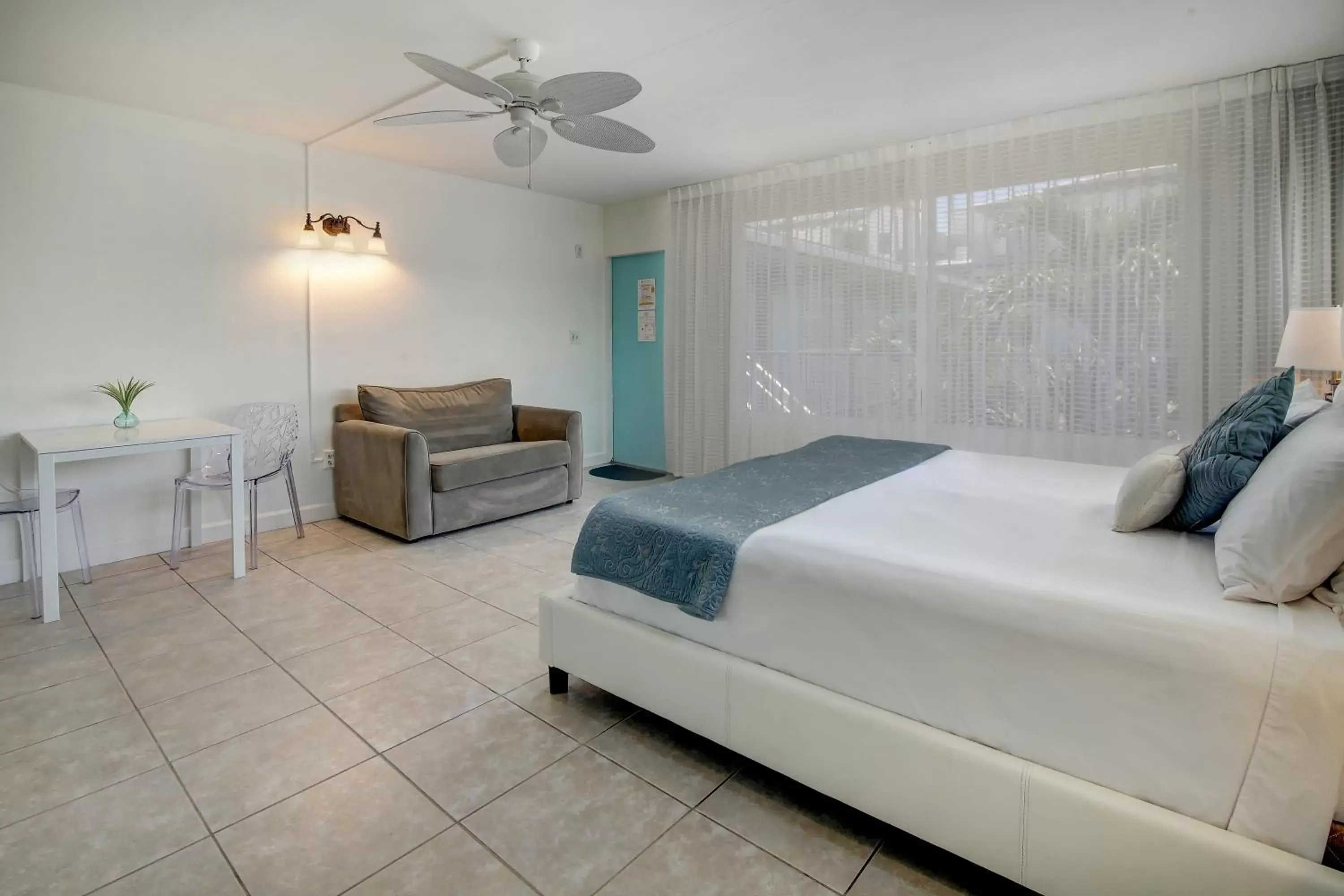 Bedroom in Castle by the Sea Motel