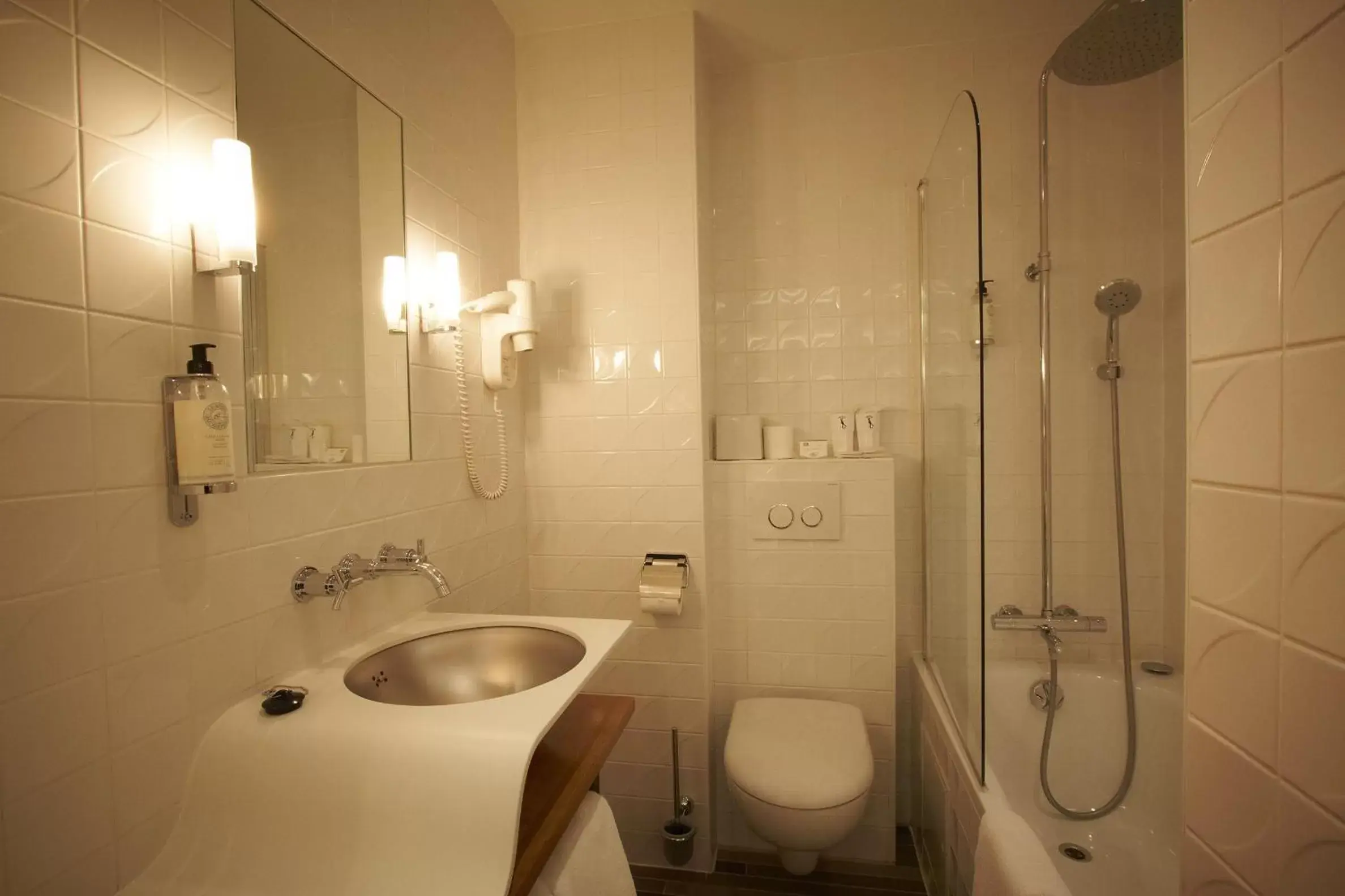 Shower, Bathroom in Hotel Aulivia Opéra