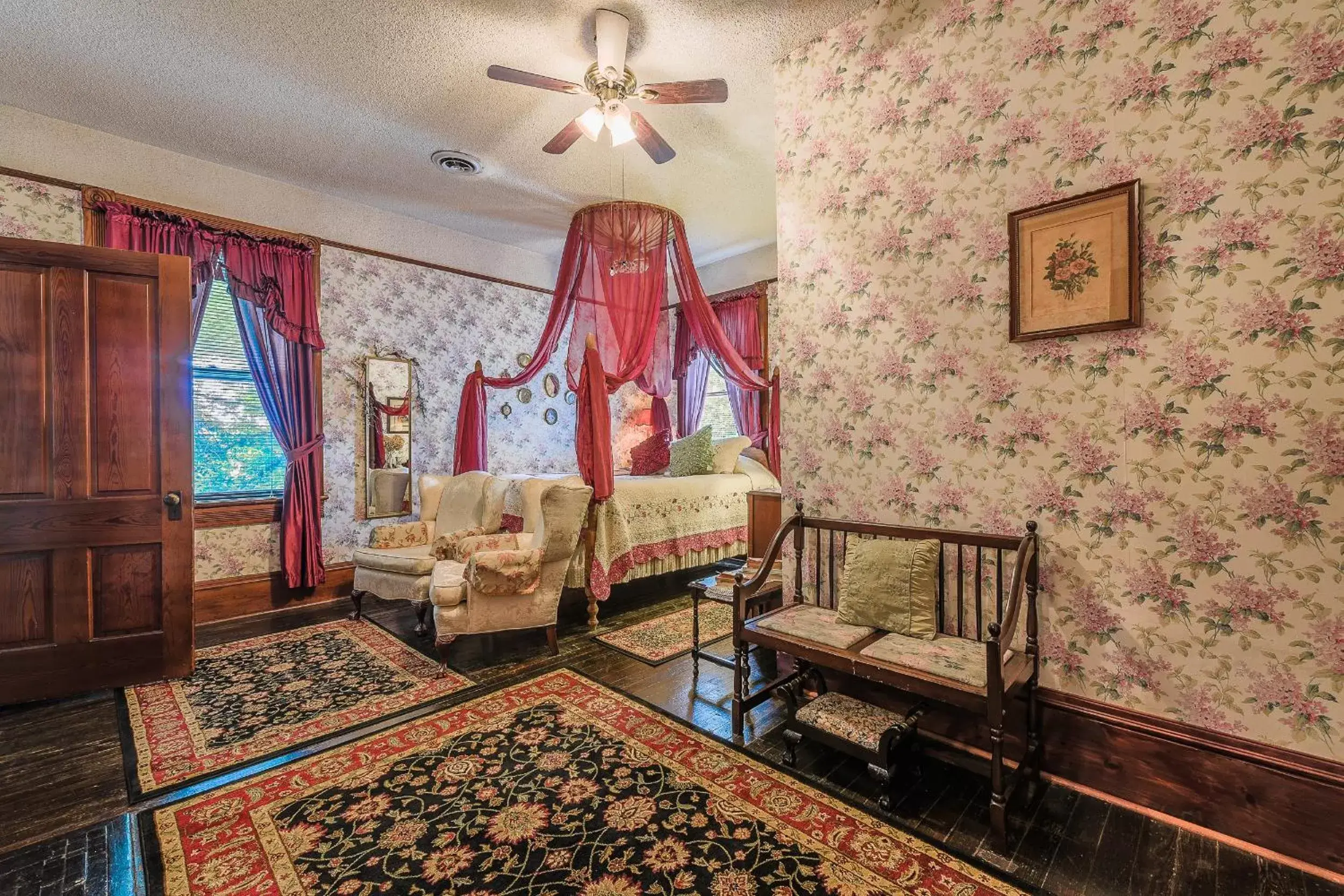 Bedroom, Seating Area in Simmons-Bond Inn Bed & Breakfast