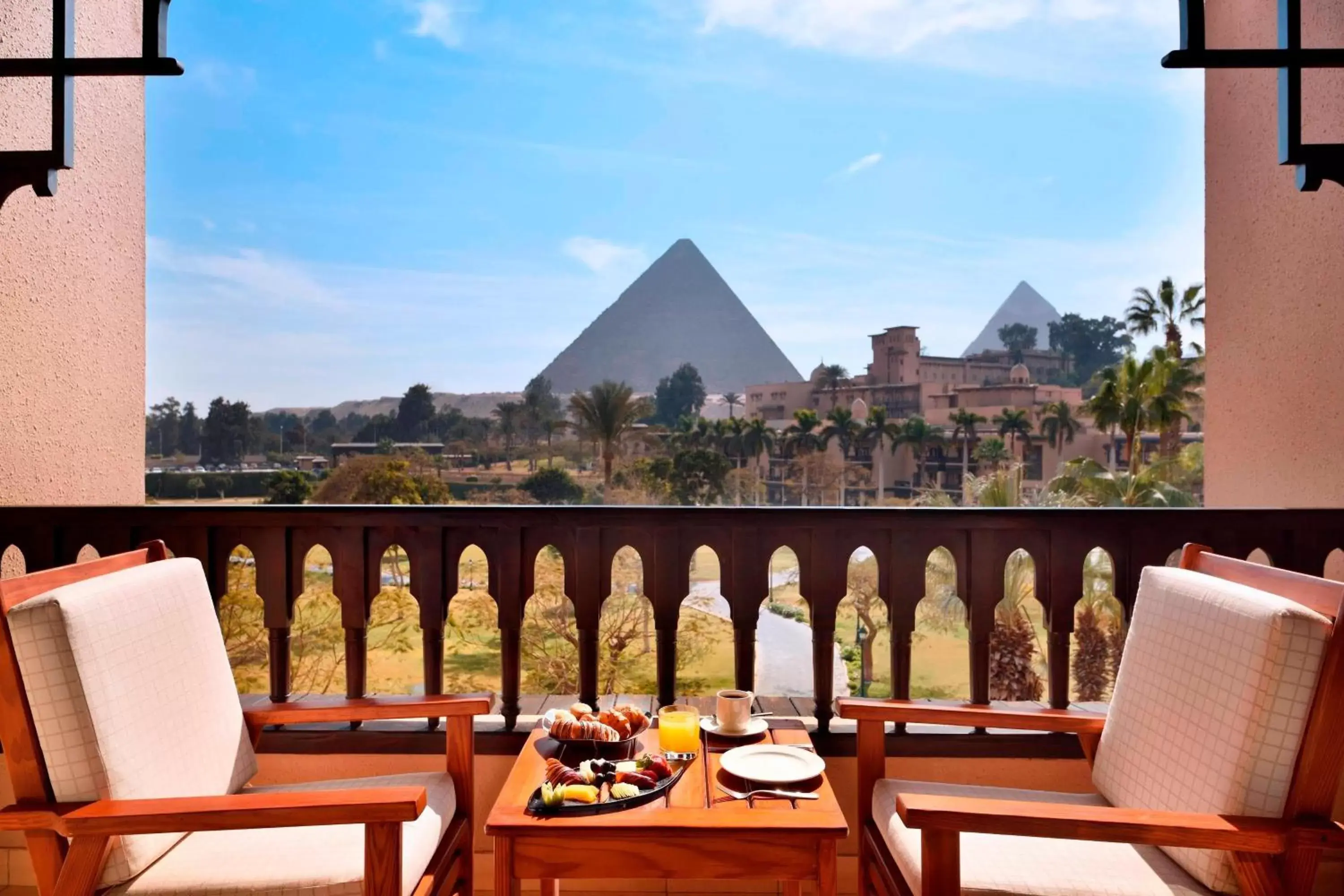 Photo of the whole room in Marriott Mena House, Cairo