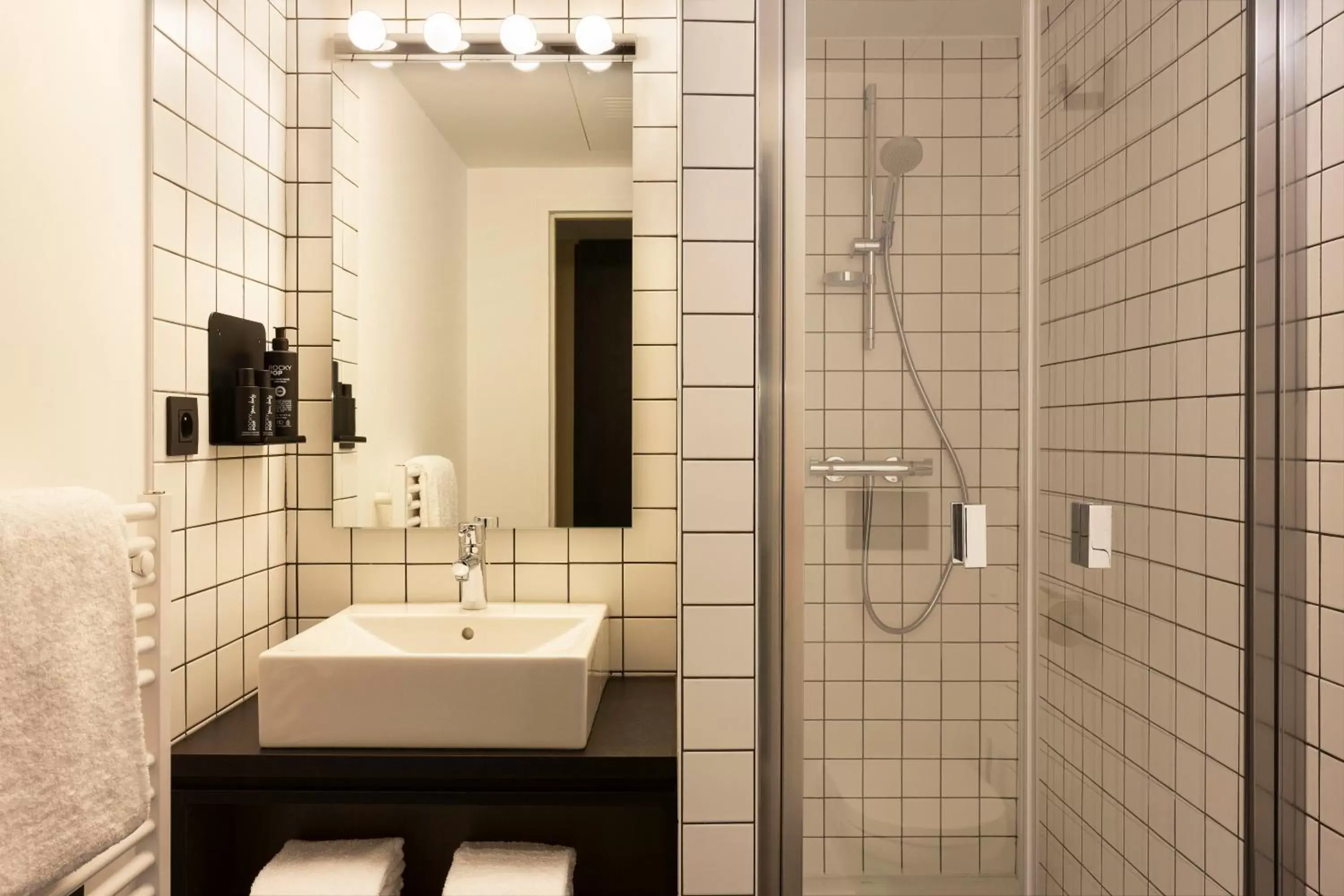 Shower, Bathroom in RockyPop Grenoble Hotel