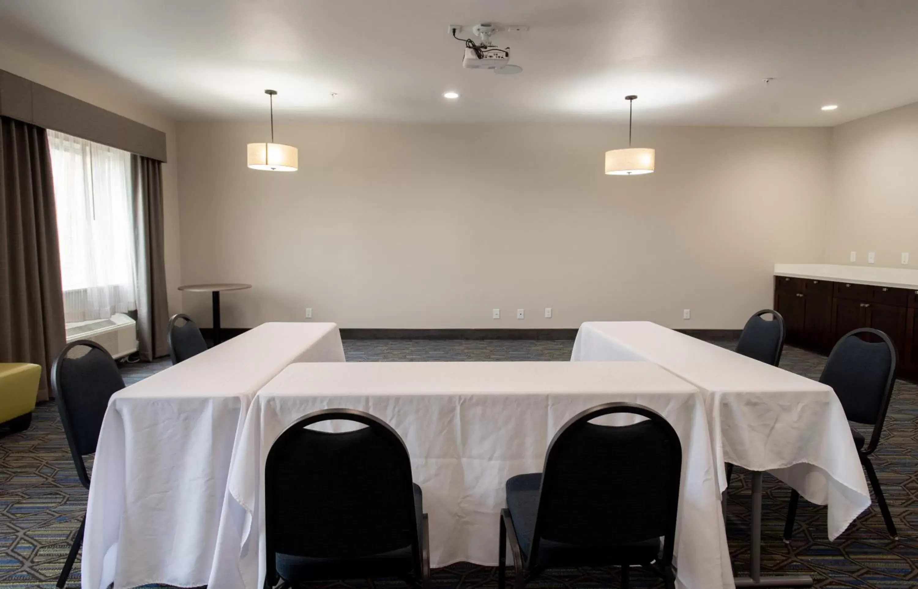 Meeting/conference room in Holiday Inn Express Hotel and Suites Port Aransas/Beach Area, an IHG Hotel