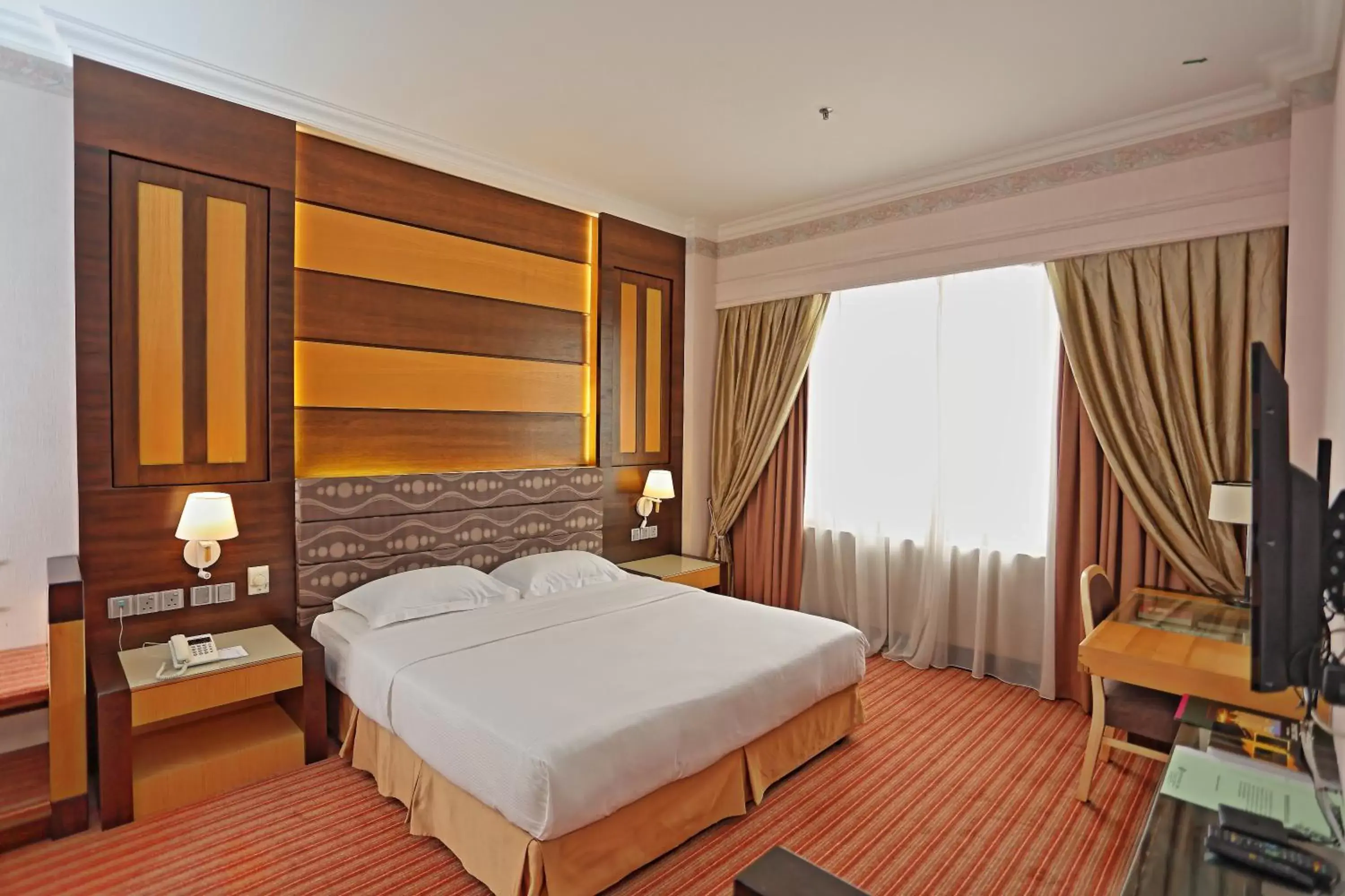 Bed in Dynasty Hotel Miri