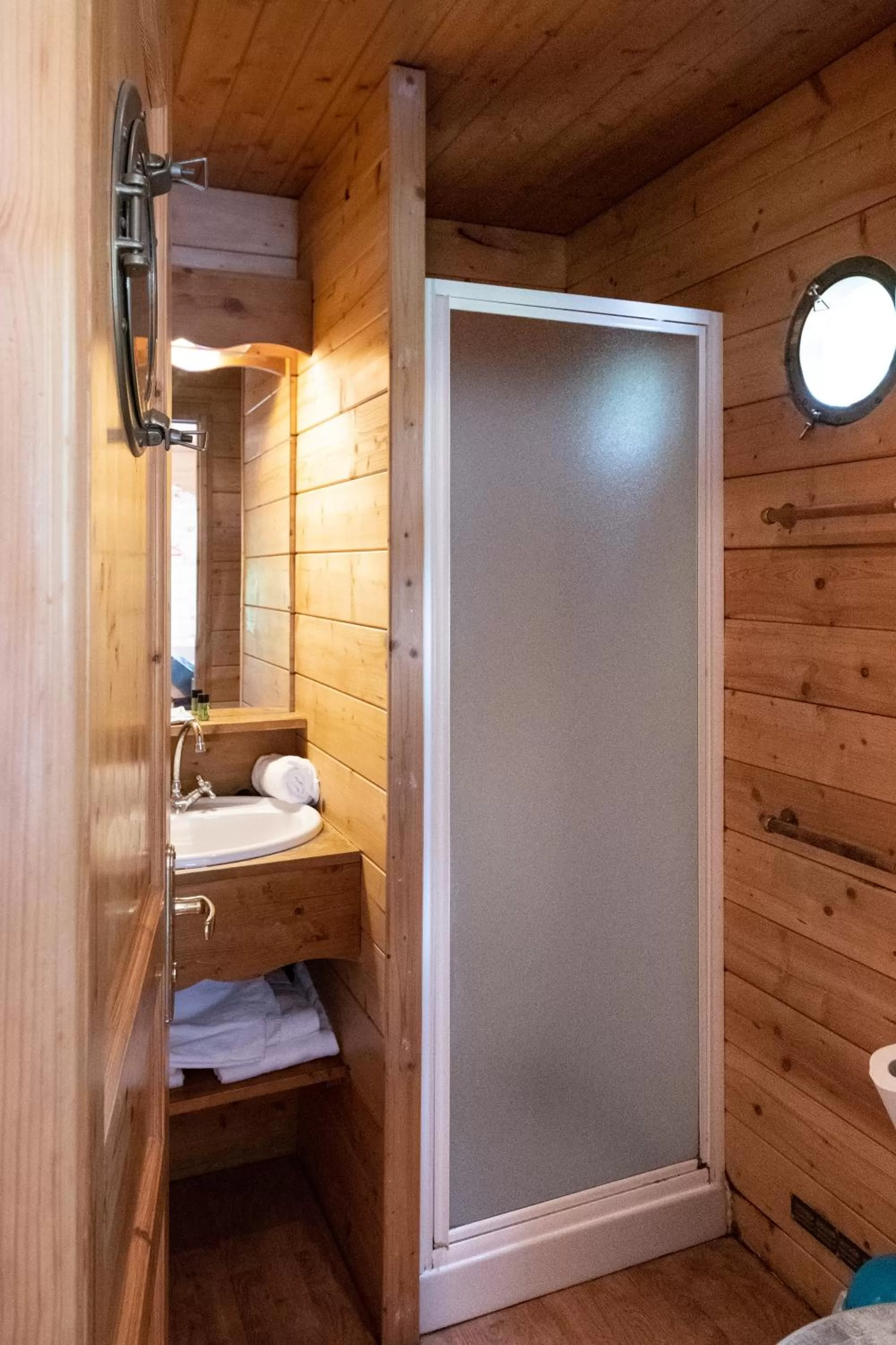 Shower in Le Village de la Champagne - Slowmoov