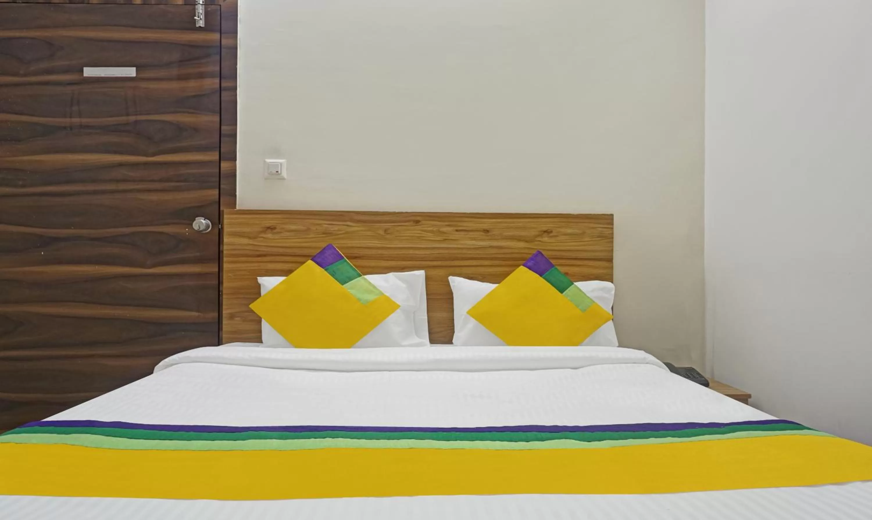 Bedroom, Bed in Itsy Hotels AY Plus Hotels