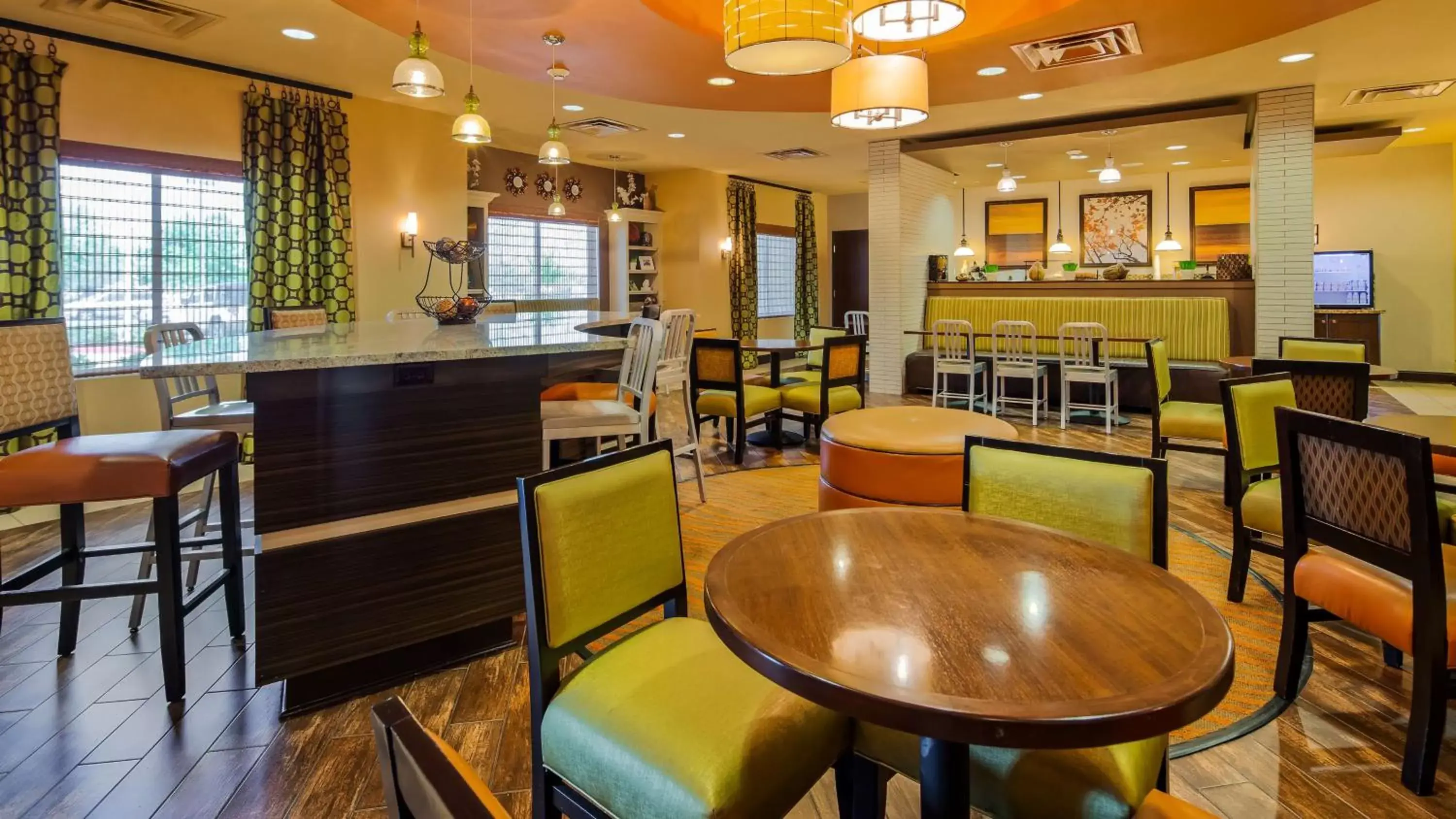 Restaurant/places to eat, Lounge/Bar in Best Western Plus Tupelo Inn & Suites