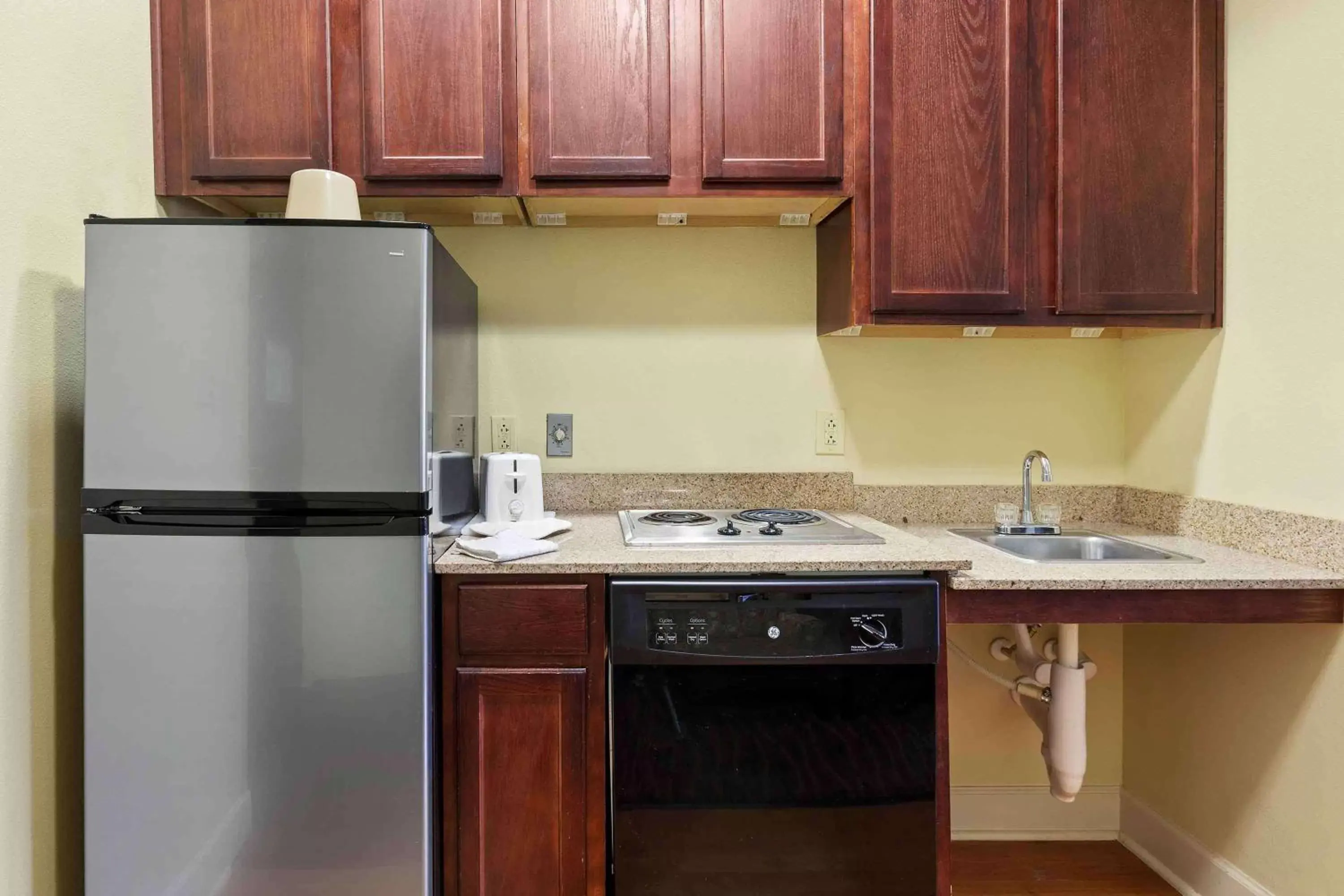 Bedroom, Kitchen/Kitchenette in Extended Stay America Premier Suites - Lakeland - I-4