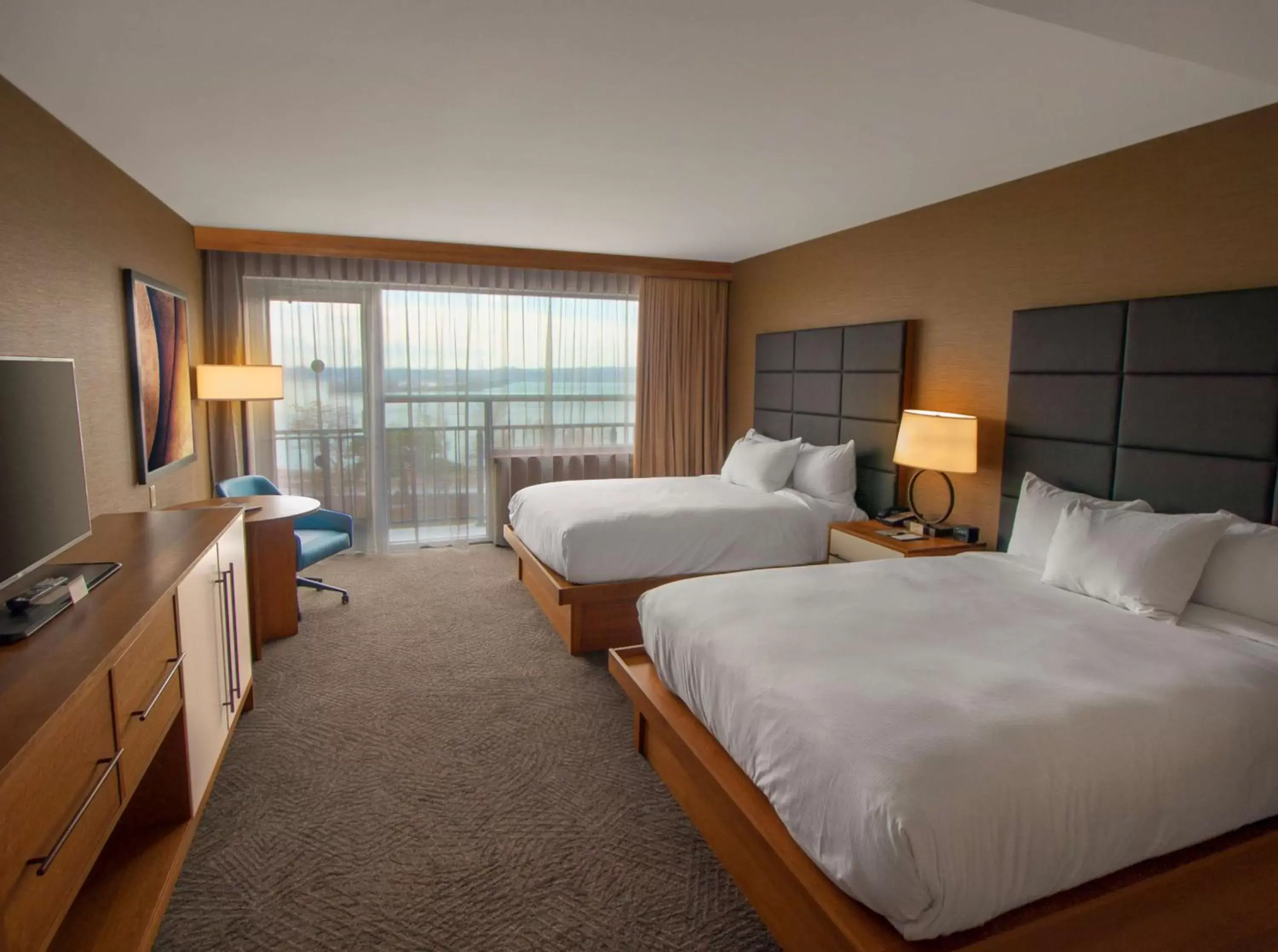 Bedroom in DoubleTree by Hilton Hotel Niagara Falls New York