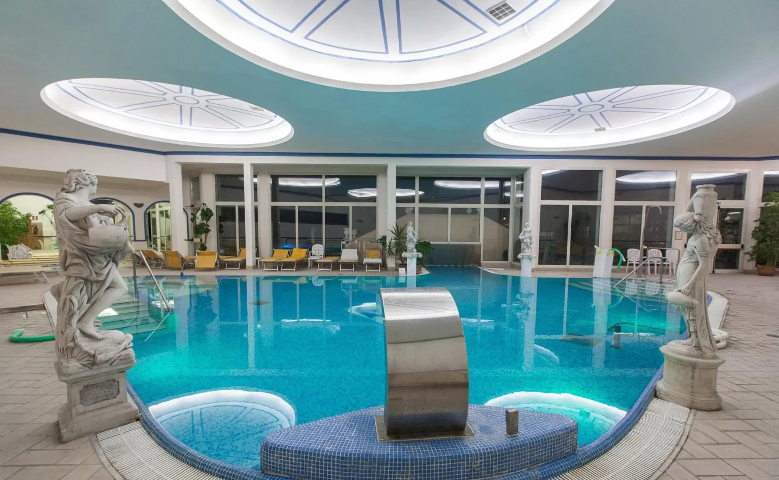 Swimming Pool in Hotel Terme Helvetia