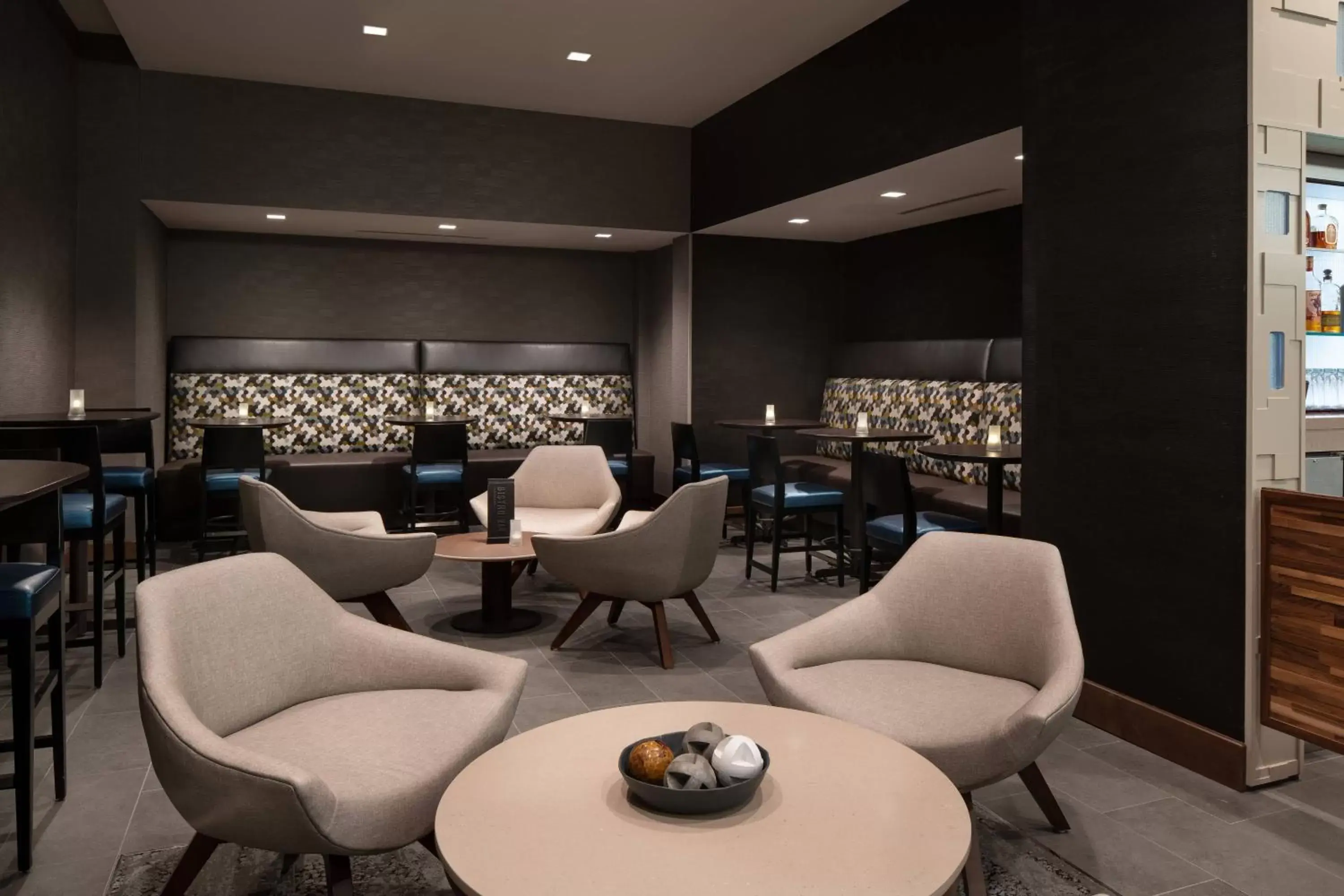 Lounge or bar in Courtyard by Marriott Loveland Fort Collins