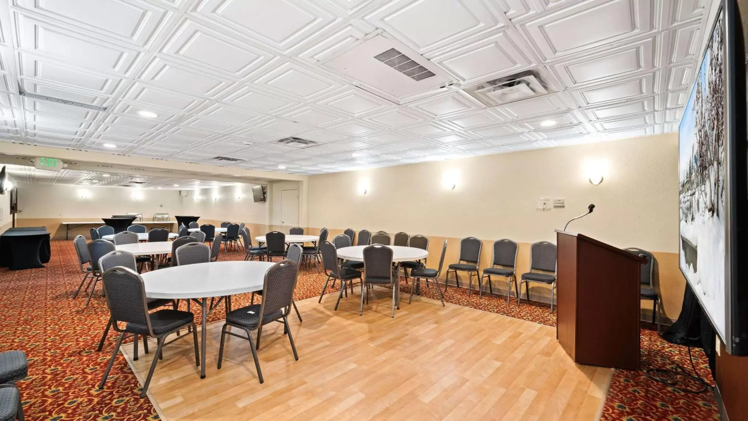 Meeting/conference room in Clarion Hotel & Suites Fairbanks near Ft. Wainwright