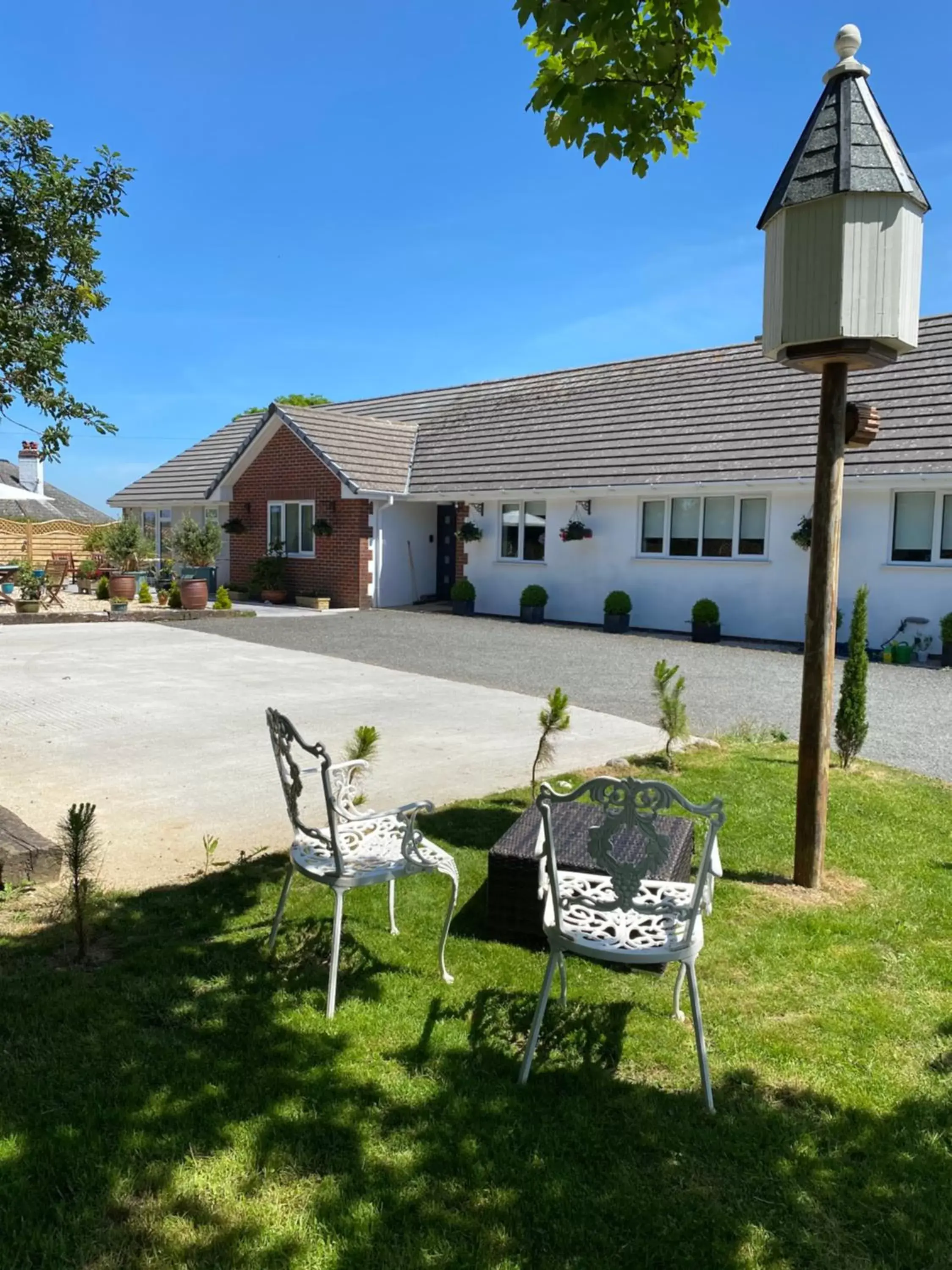 Property Building in Toppesfield House B&B